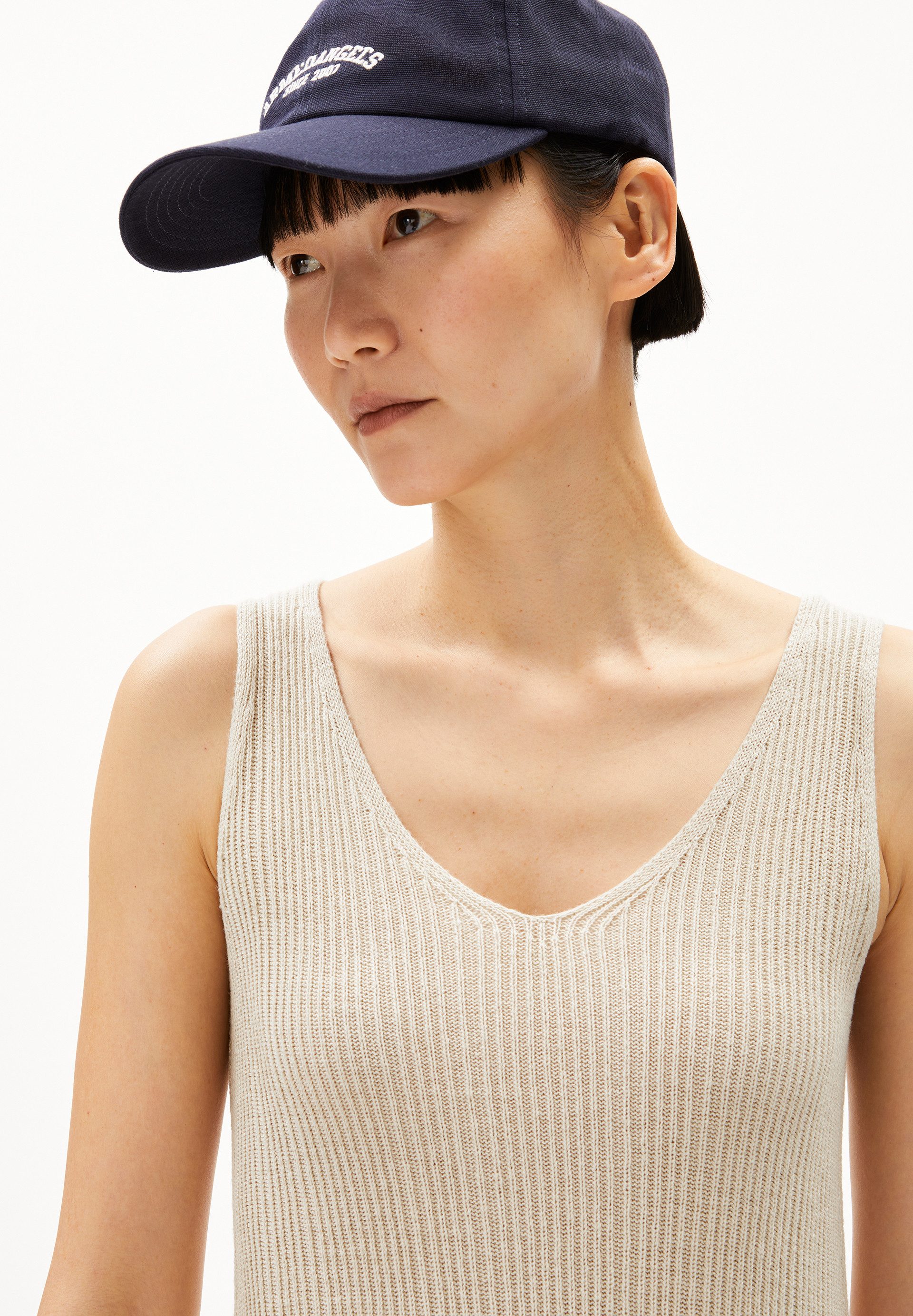 Armedangels Strickkleid LINEN BLEND KNIT DRESS Strickkleid aus Leinen-Mix V-Ausschnitt