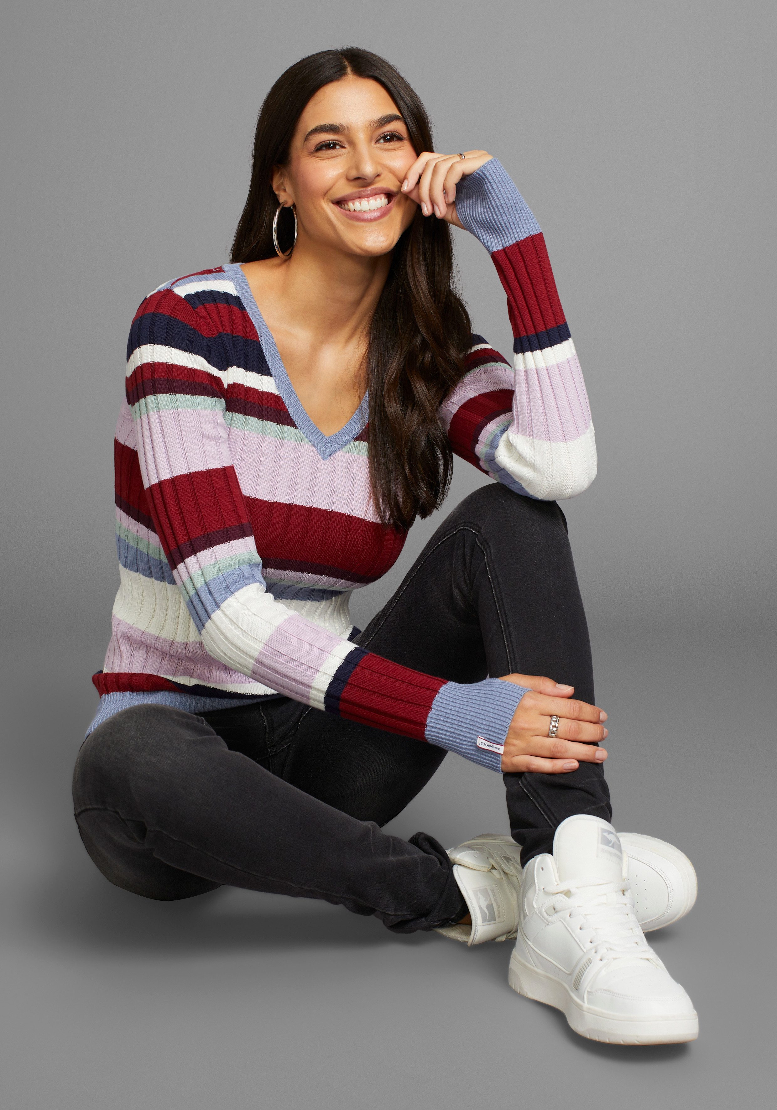 KangaROOS V-Ausschnitt-Pullover mit modernen Streifen günstig online kaufen