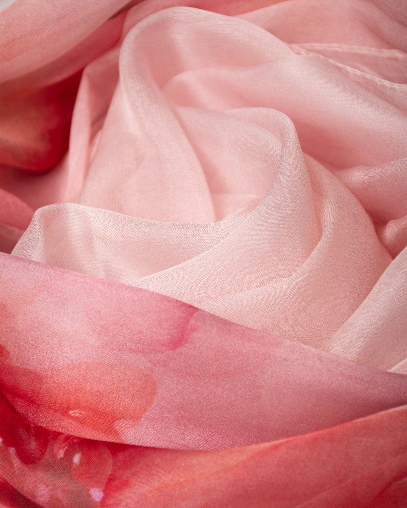 MayTree Seidenschal Seidenchiffon Hibiskus rosa 70 x 180 cm, (Stück), Seidentuch 100% Seide, zart und durchsichtig