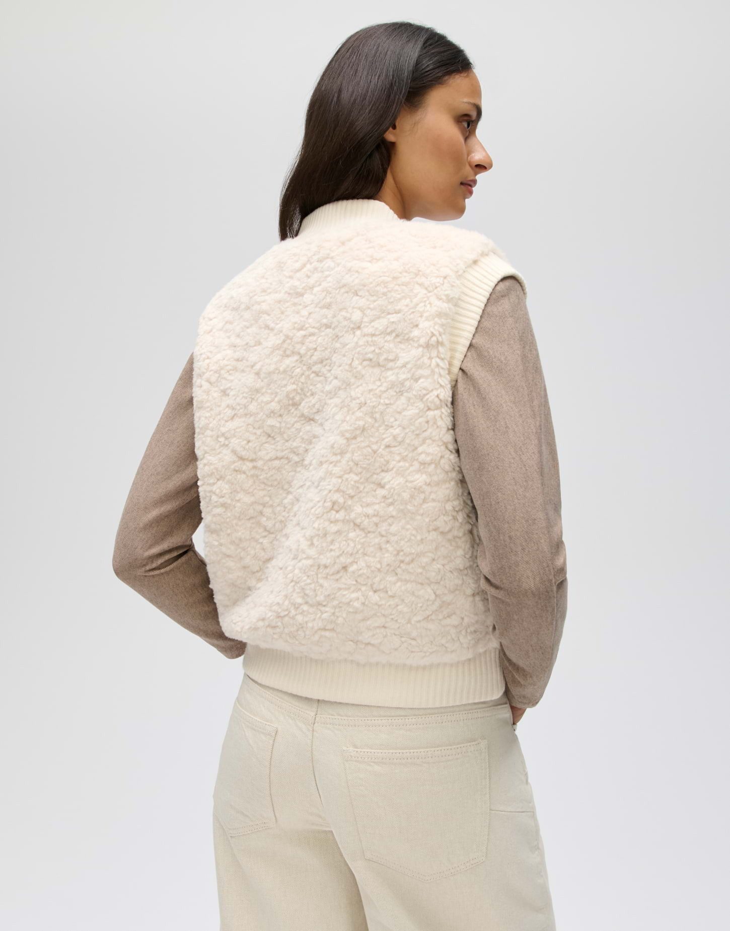 OPUS Sweatweste Gaste aus Teddyfell mit Blousonkragen Verkürzte, gerade Silhouette aus flauschigem Teddyfell – Bild 3 von 5