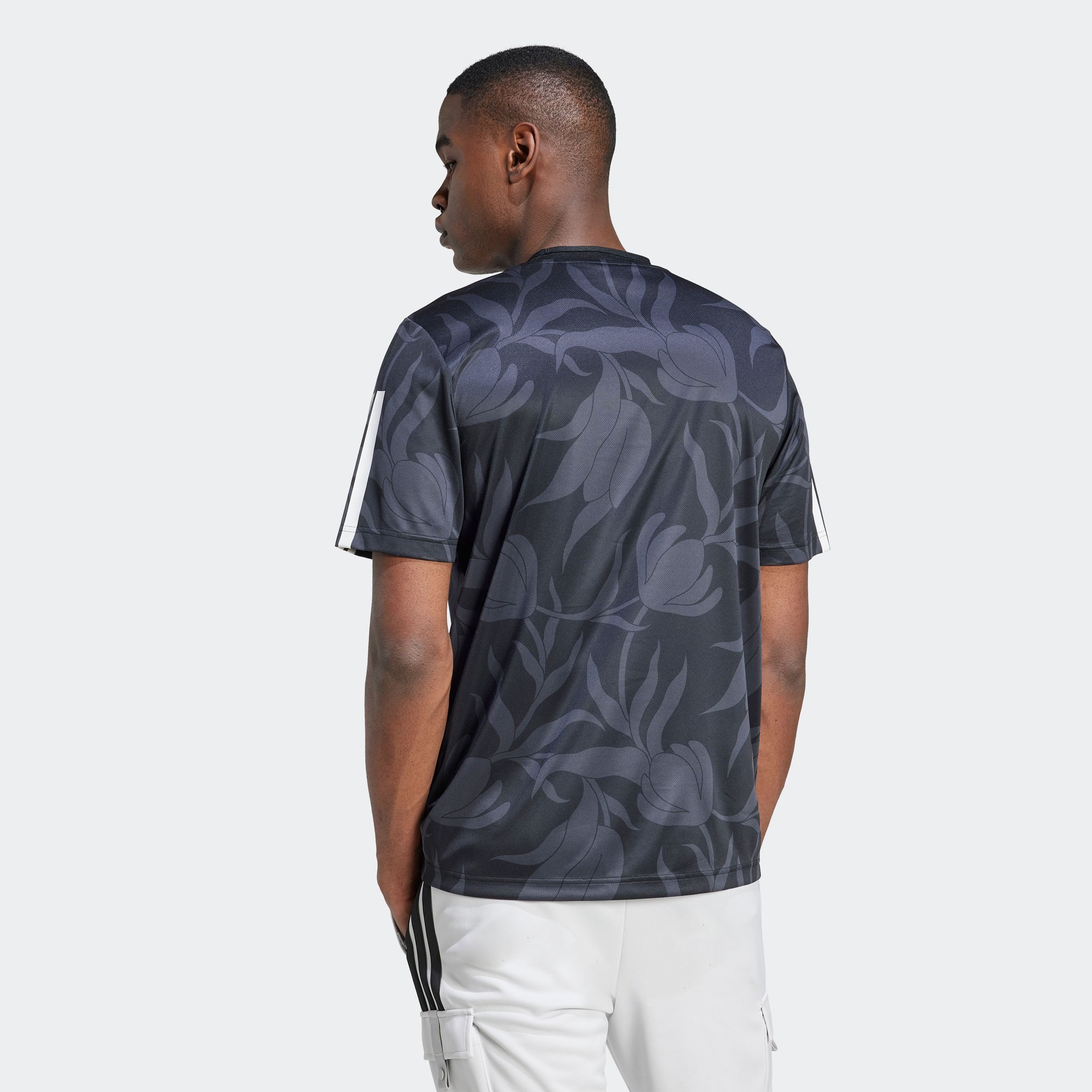 adidas Sportswear T-Shirt COMMON GOAL sportlicher Stil, mit Rundhalsausschnitt, Allover-Print