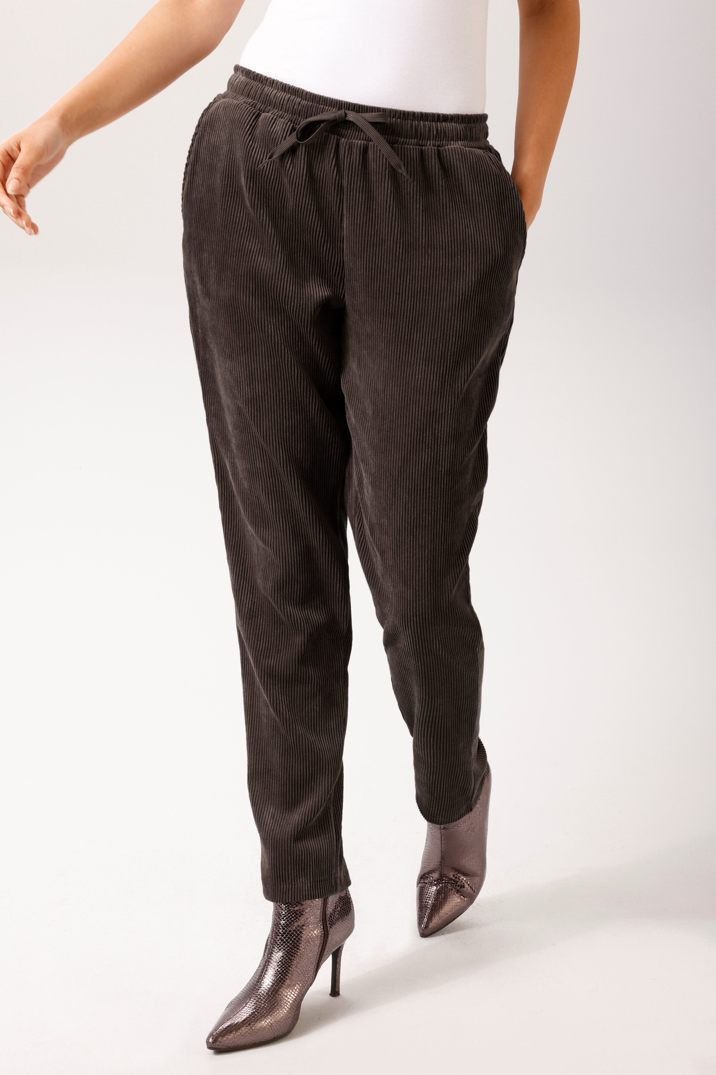 Aniston CASUAL Schlupfhose aus trendigem, elastischen Cord