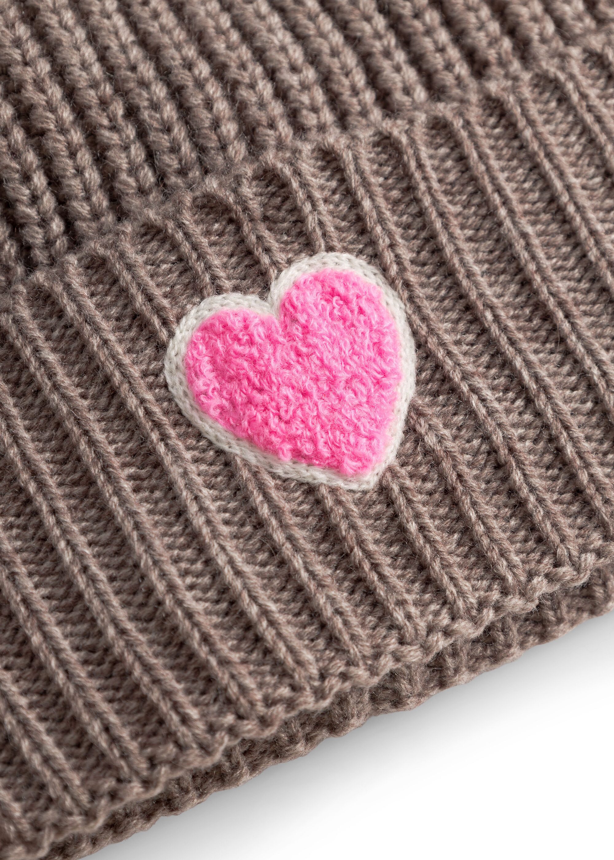 Codello Strickmütze (1-St) mit einem „Herz“-Stickerei in Teddy-Optik günstig online kaufen