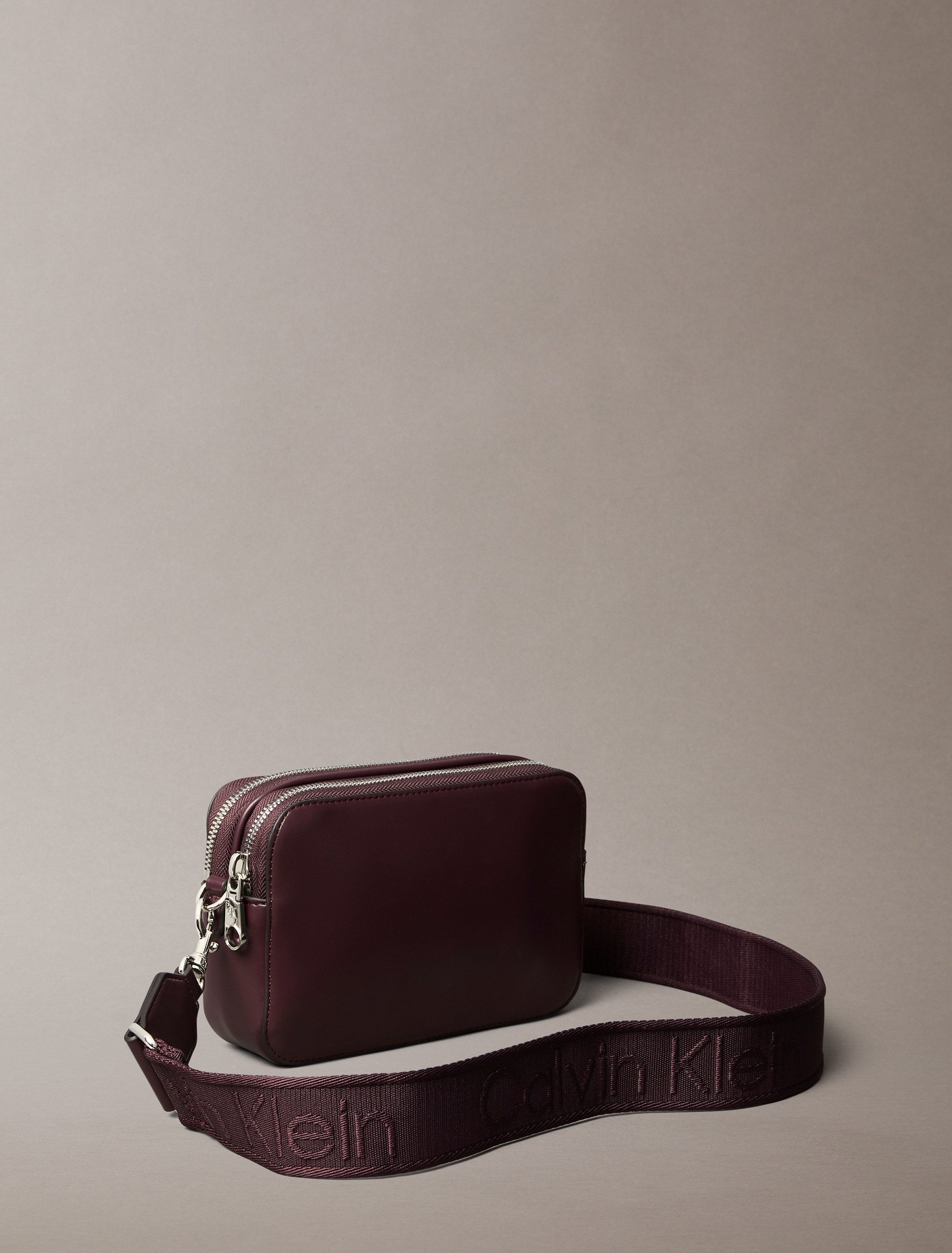 Calvin Klein Mini Bag WEBBING DOUBLE STRAP CAMERA BAG, Damen Schultertasche günstig online kaufen