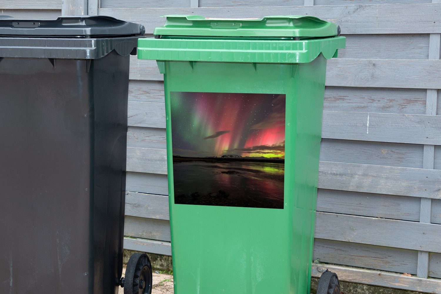 Island Sticker, Mülltonne, - Farben Container, Mülleimer-aufkleber, St), (1 Abfalbehälter - MuchoWow Wandsticker Nordlichter