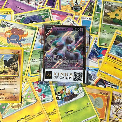 KingsofCards Sammelkarte Pokemon Kartenpaket mit 50 Karten und einer V Karte - Deutsch