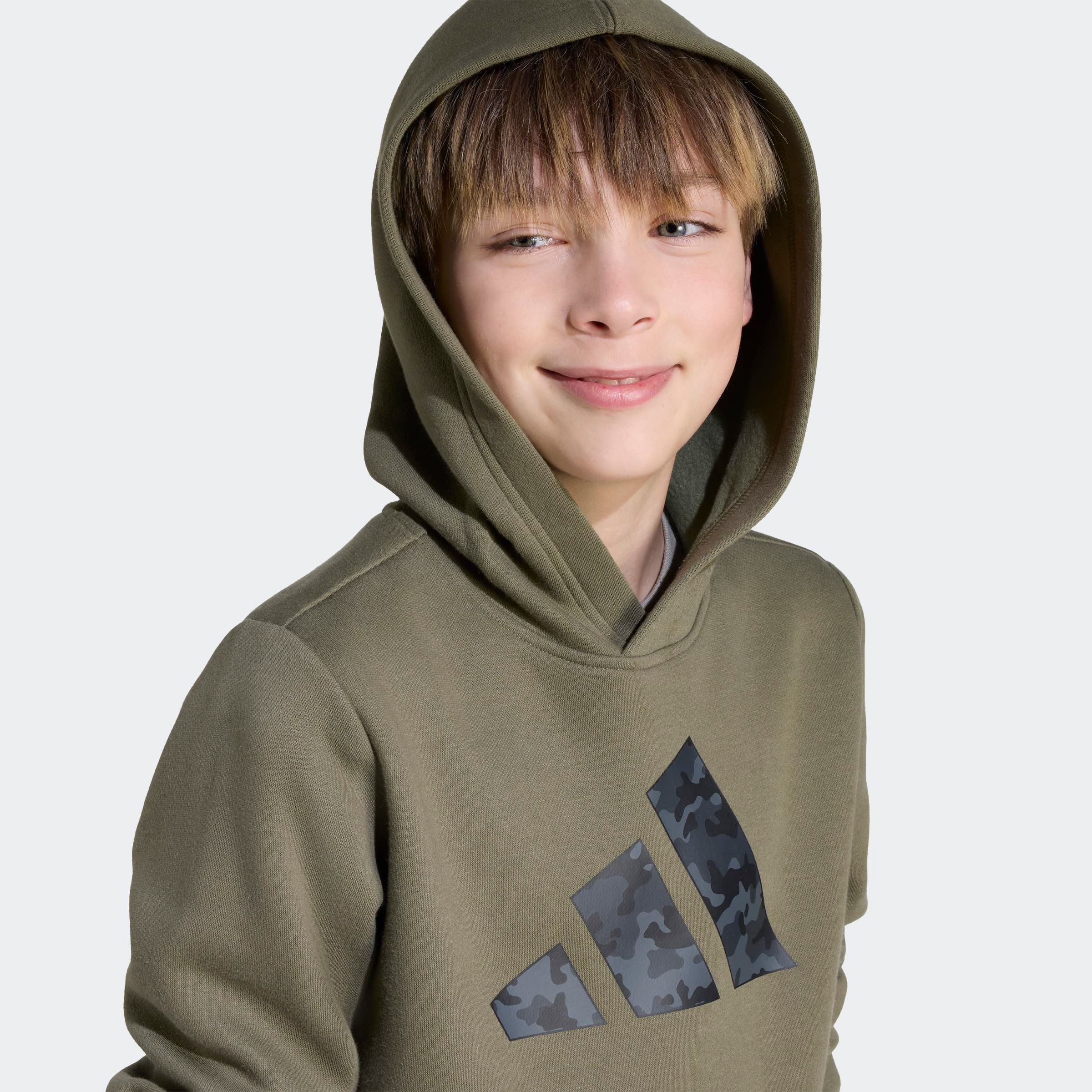 adidas Sportswear Kapuzensweatshirt MIT CAMOUFLAGE-GRAFIK FÜR KINDER