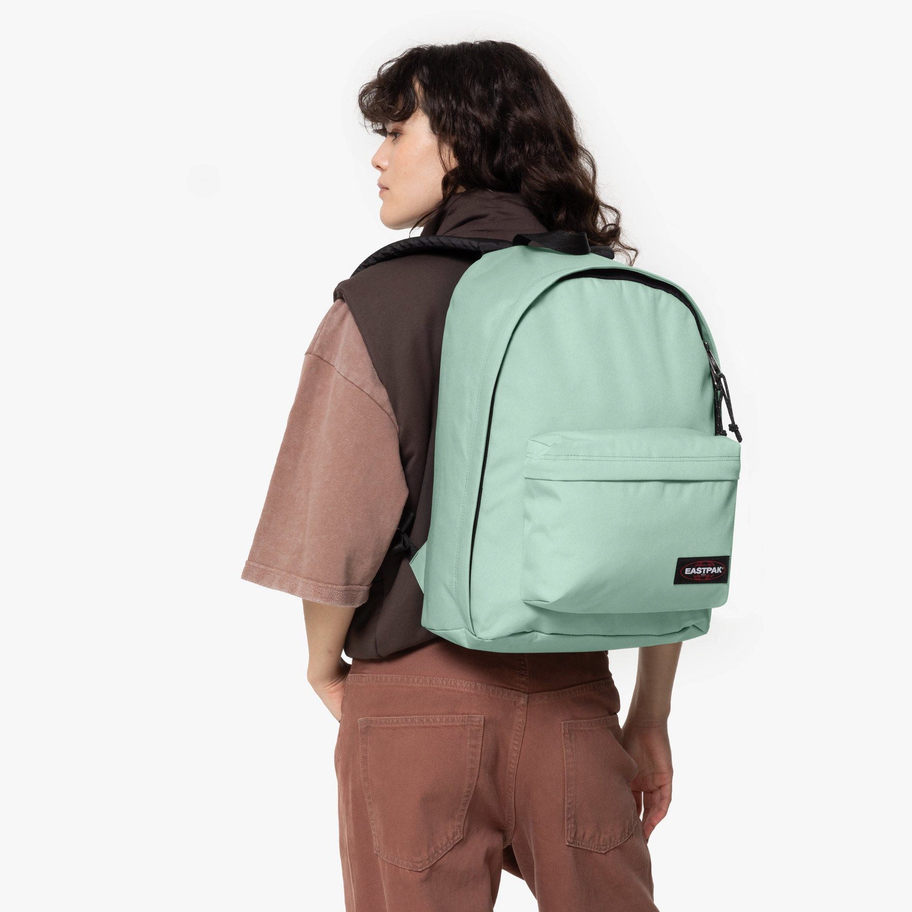 Eastpak Freizeitrucksack OUT OF OFFICE, Unisex Cityrucksack, Arbeitsrucksack, Schulrucksack mit Logo-Aufnäher