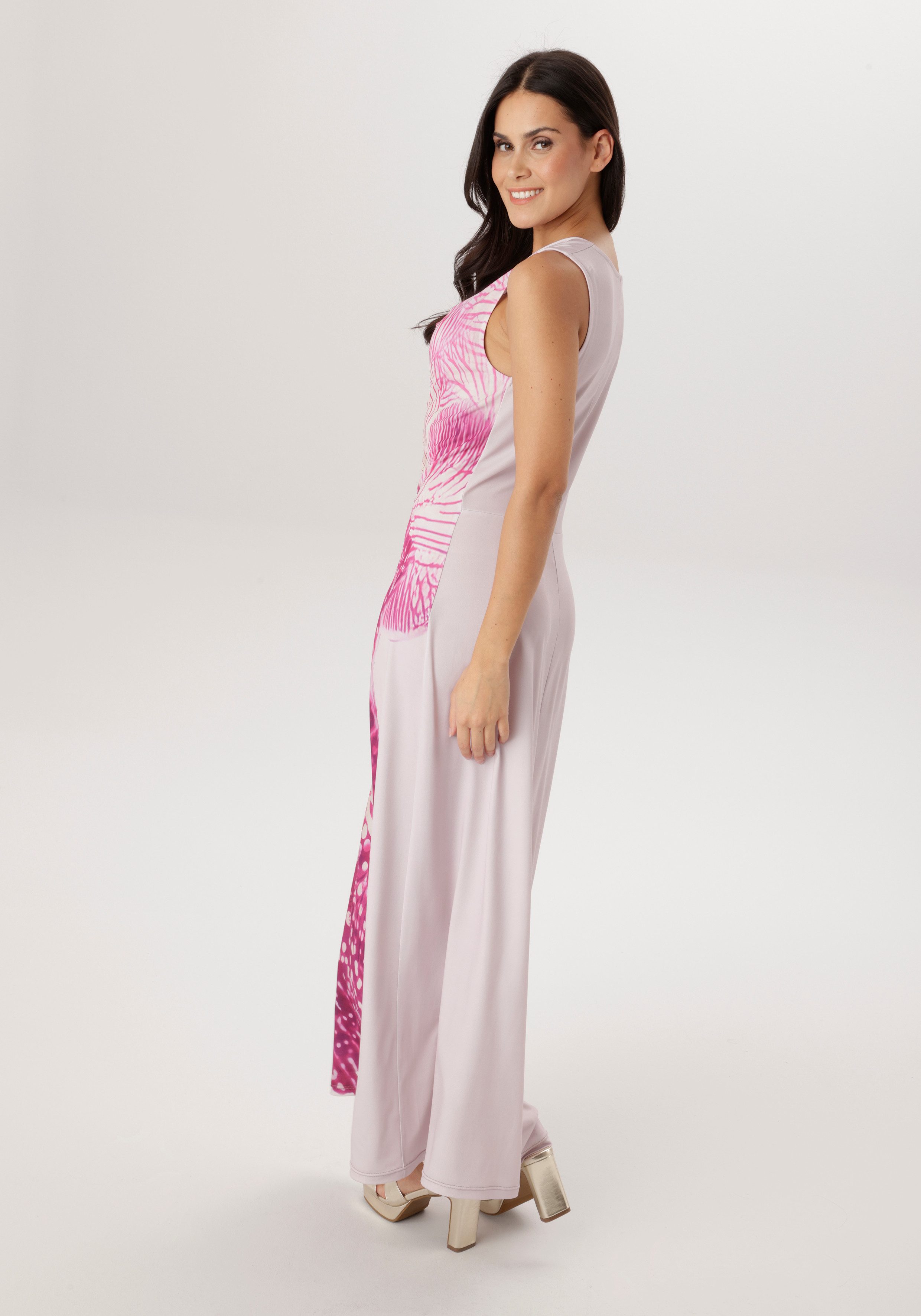 Aniston SELECTED Maxikleid vorne mit diagonal verlaufenden Blütenprint