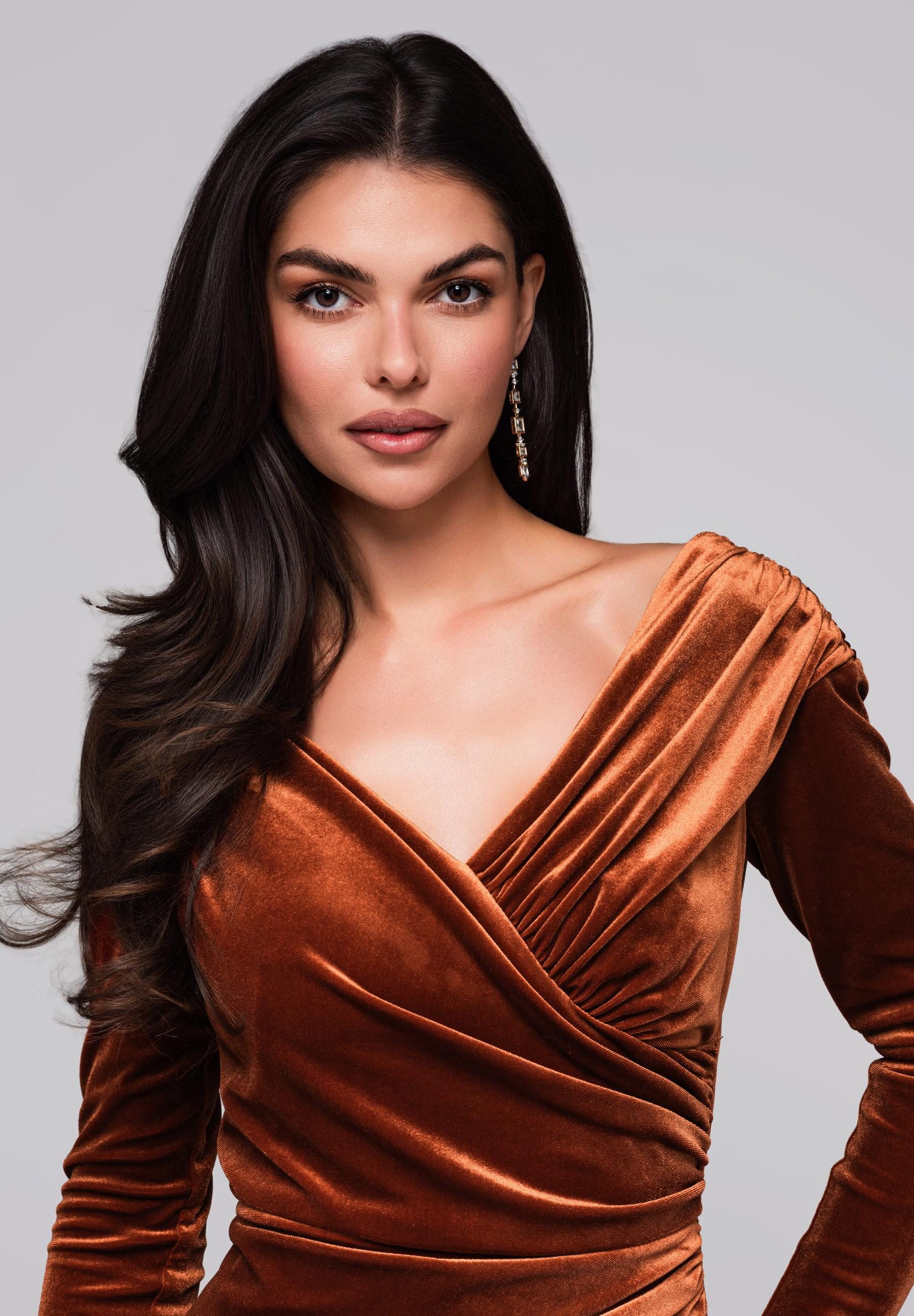 OMBRE Abendkleid Langärmeliges Samtkleid mit Wickeloptik günstig online kaufen