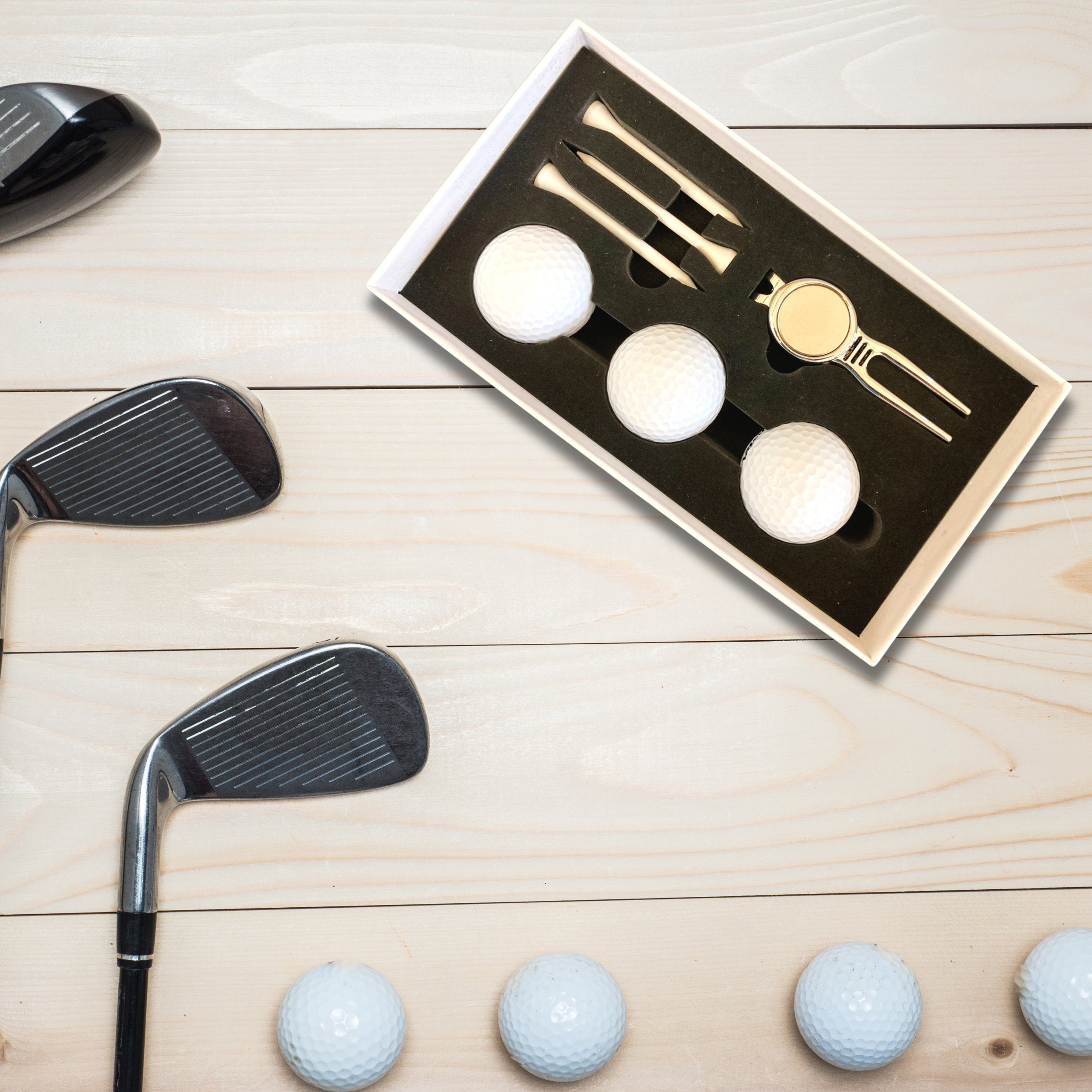 Lasernauten Golfball Golfball Set mit 3 Wilson Bällen, Pitchgabel und 3 Tees in Geschenkbox