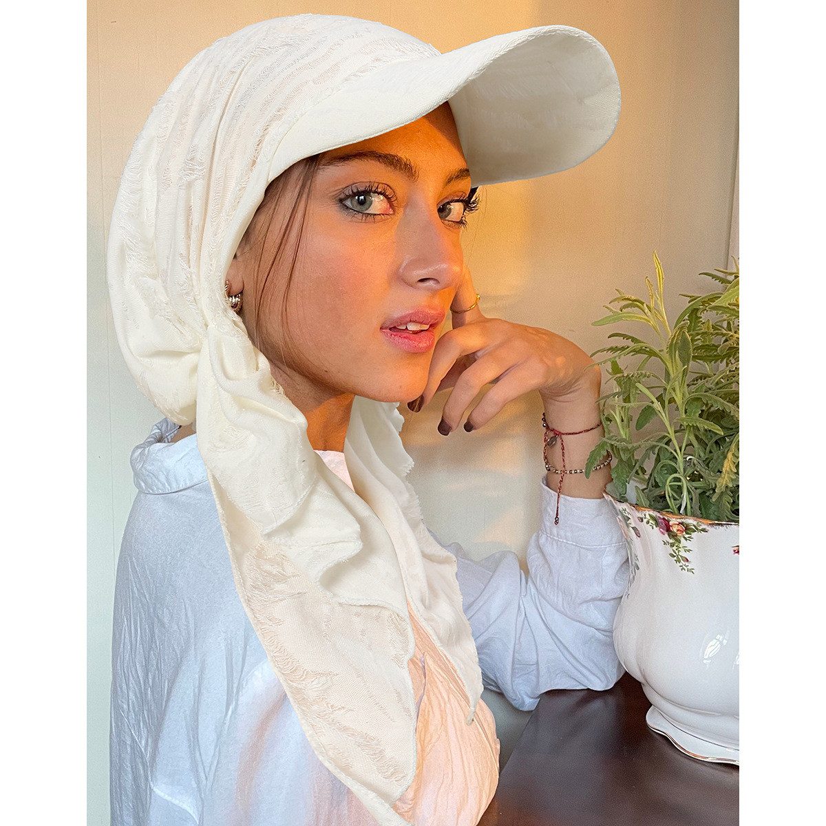 Coonoor Visor Damen Turban Mütze, Modische Kopfbedeckung mit gebogenem Schirm (1-St) Weiche Stoffe und Feder-Dekor, Ideal für Hijab – Bild 2 von 5