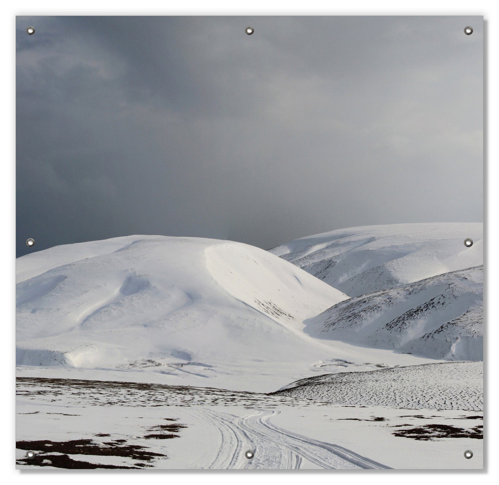 Sonnenschutz Schneebedeckte Hügel am Meer, Wallario, blickdicht, mit Saugnäpfen, wiederablösbar und wiederverwendbar | Fensterfolien