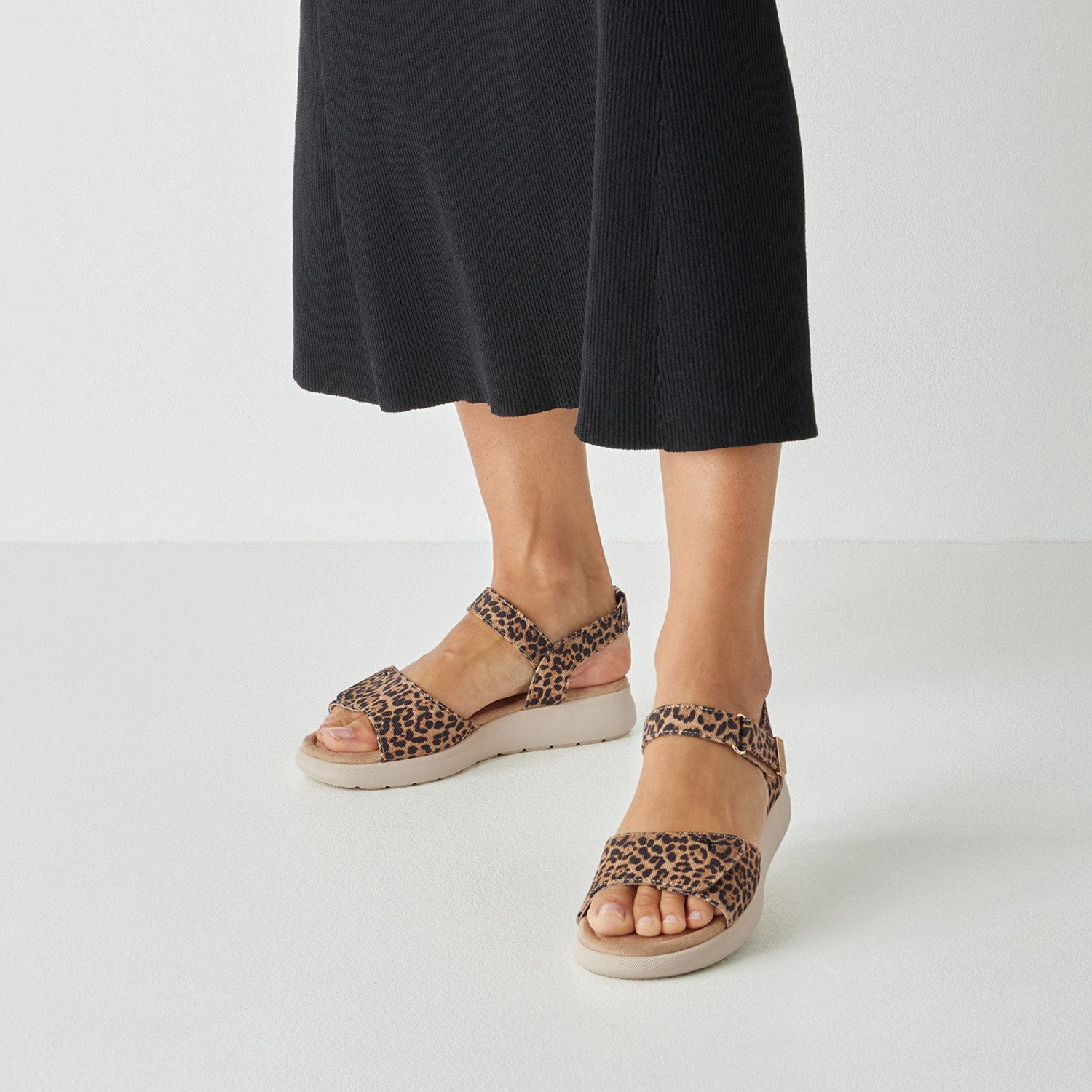 Tamaris Riemchensandale Sommerschuh, Plateausandalette im angesagten Leo-Look