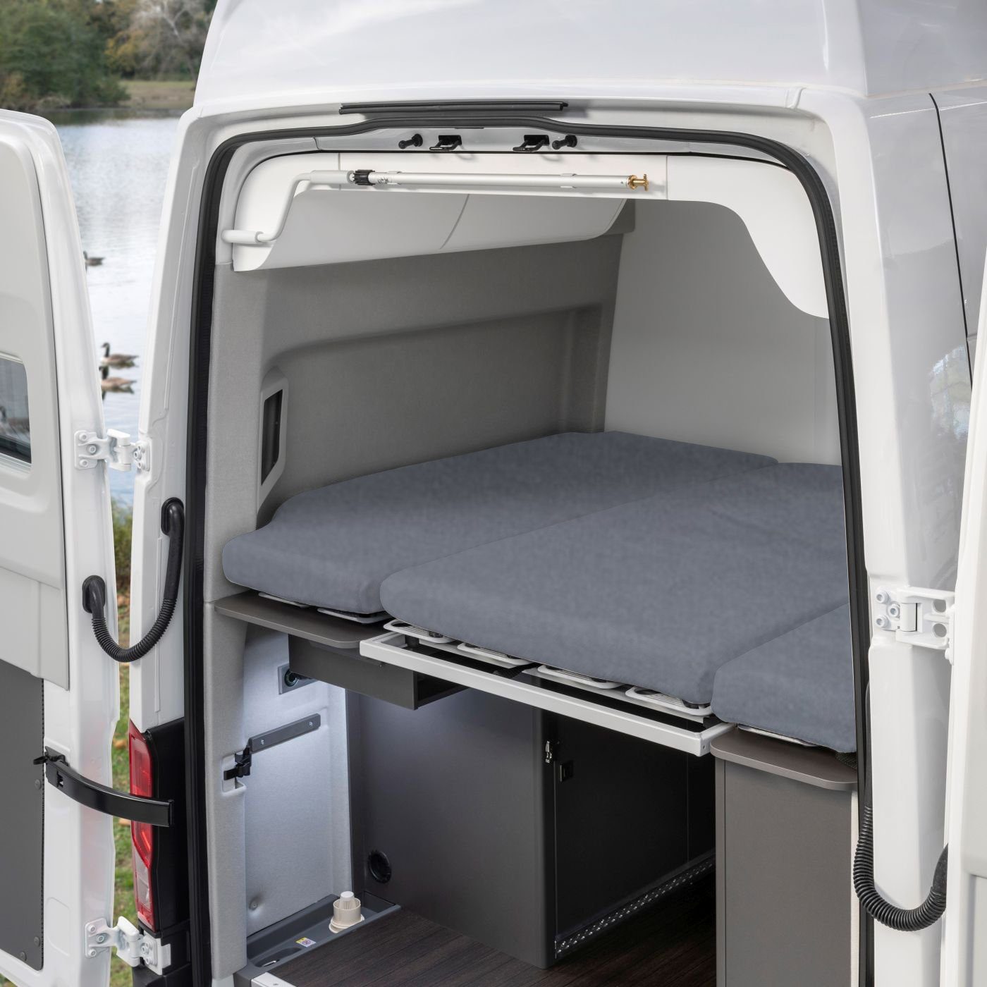 BLACK FOREST FOX Spannbettlaken VW Grand California 600 Camper Wohnmobil für 3 tlg. Matratze Heckbett, Baumwolle und Lycra (Elasthan), Gummizug: rundum, Grau