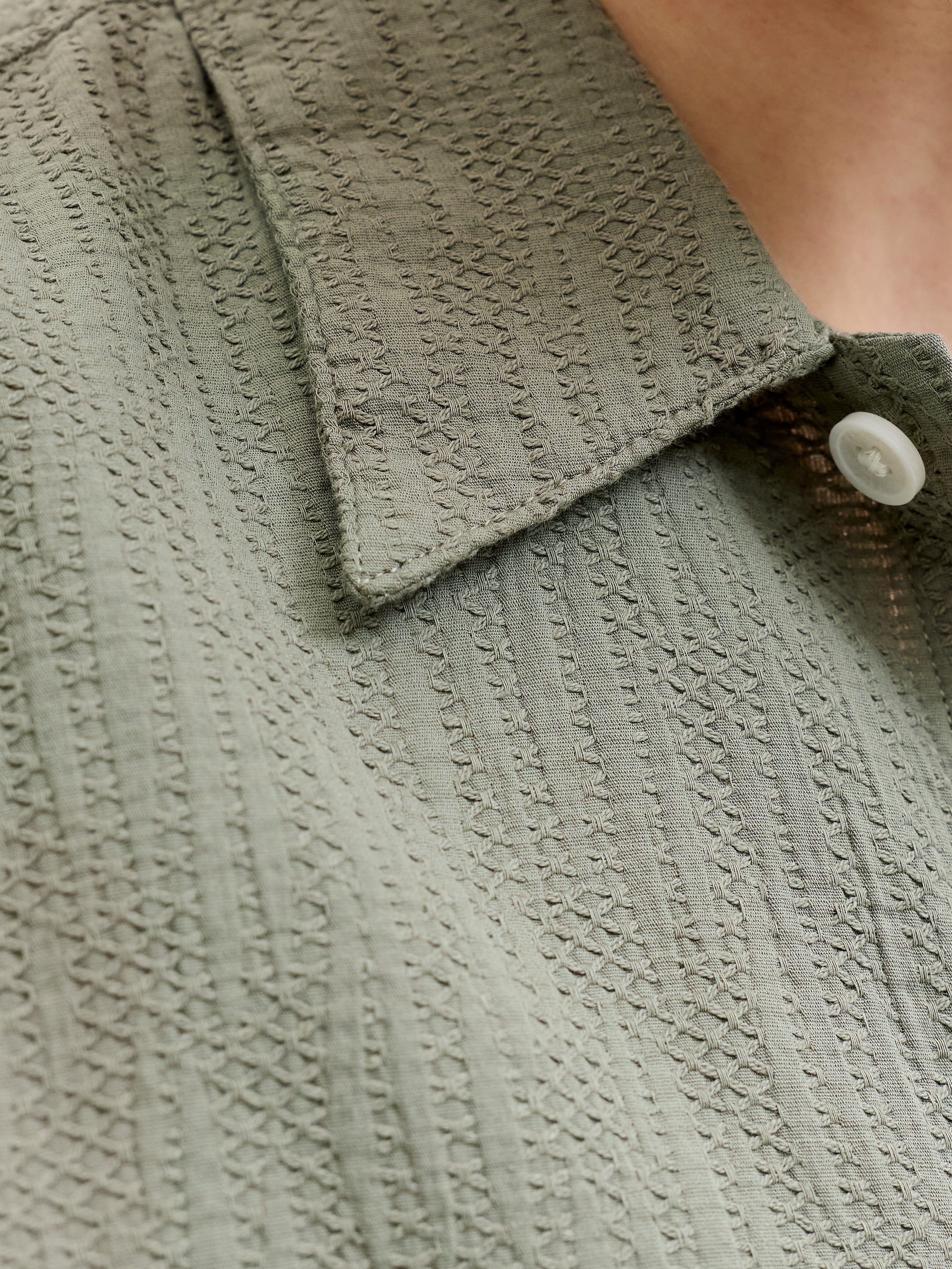 Jack & Jones Kurzarmhemd JORMONTAUK WAVY TEXTURE SHIRT SS SN Baumwolle, relaxed fit