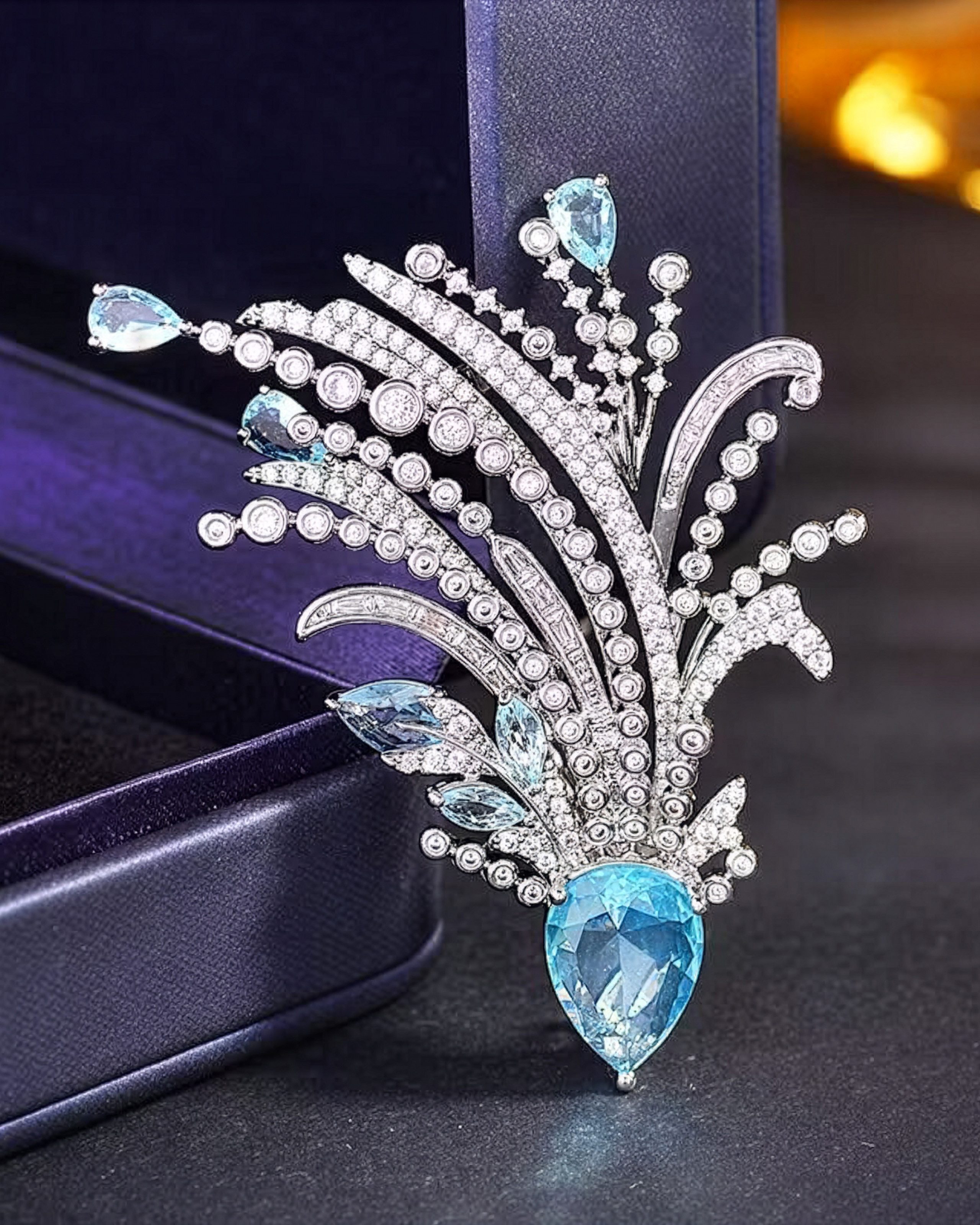 MayTree Brosche Premium "Karneval" (Stück, 1-tlg), Metallbrosche mit Zirkonia
