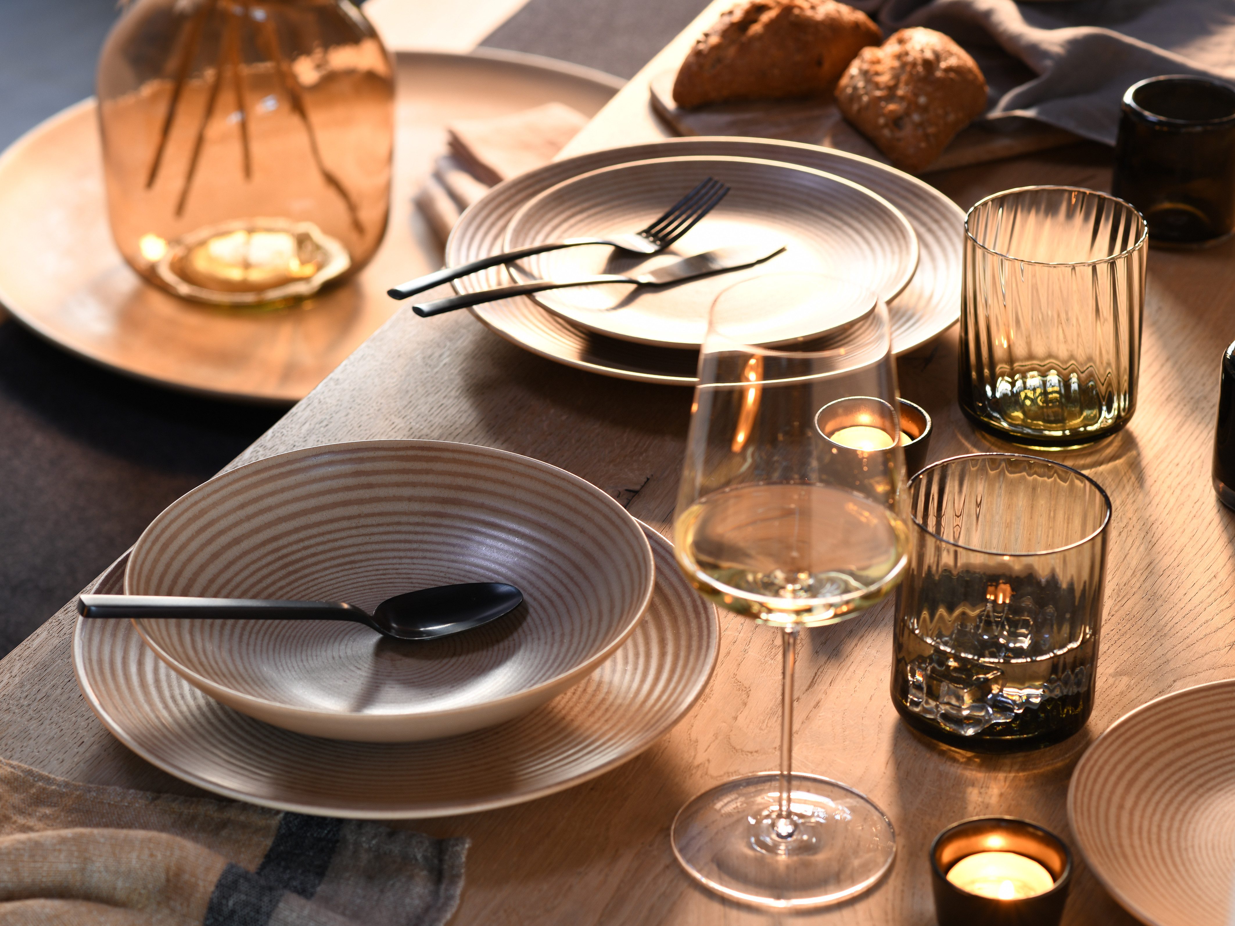 CreaTable Teller-Set Catania, Teller Set 12-tlg. (12-tlg), 4 Personen, Steinzeug, Vintage Farben, Ausdrucksstarkes Relief, Handwerklicher Charakter