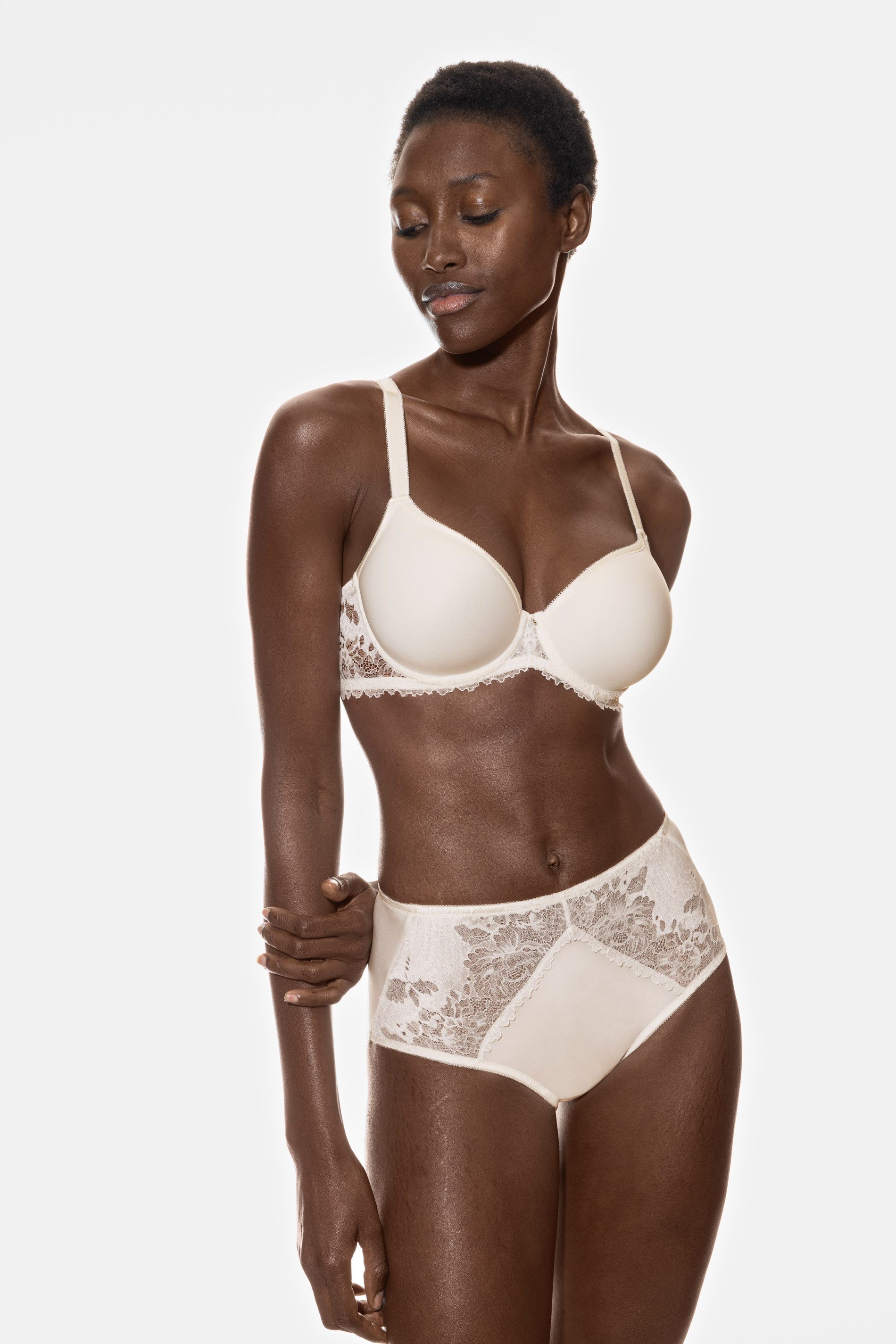 Mey Bügel-BH Mey Damen Spacer-BH, Full Cup Serie Luxurious Uni (1-tlg., 1) 3D-Cups, atmungsaktiv, mit Bügel, zweifarbige Spitze, Zierträger