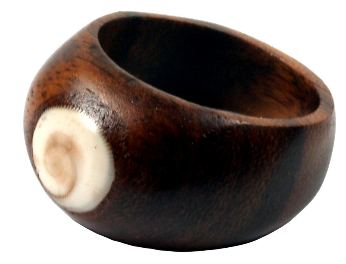 Guru-Shop Fingerring Handgeschnitzter Holzring mit gravierter..