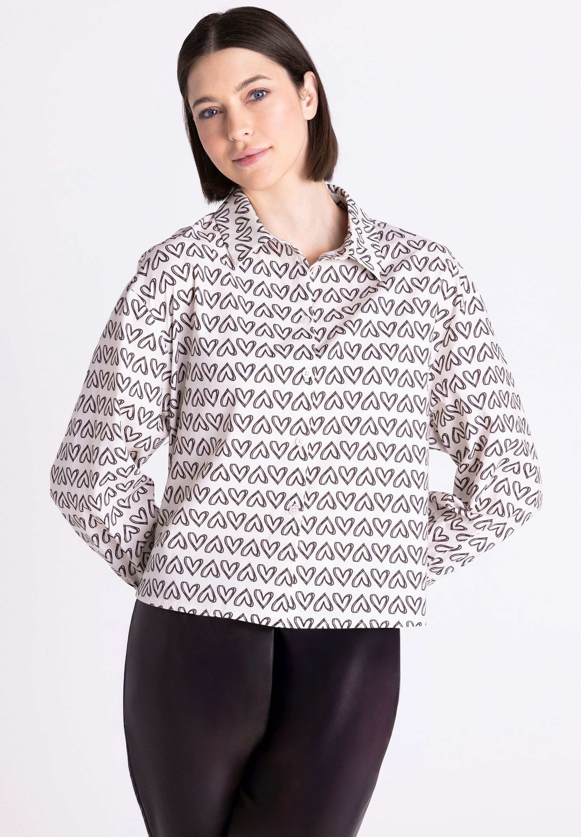 Klassische Bluse mit Knopfleiste