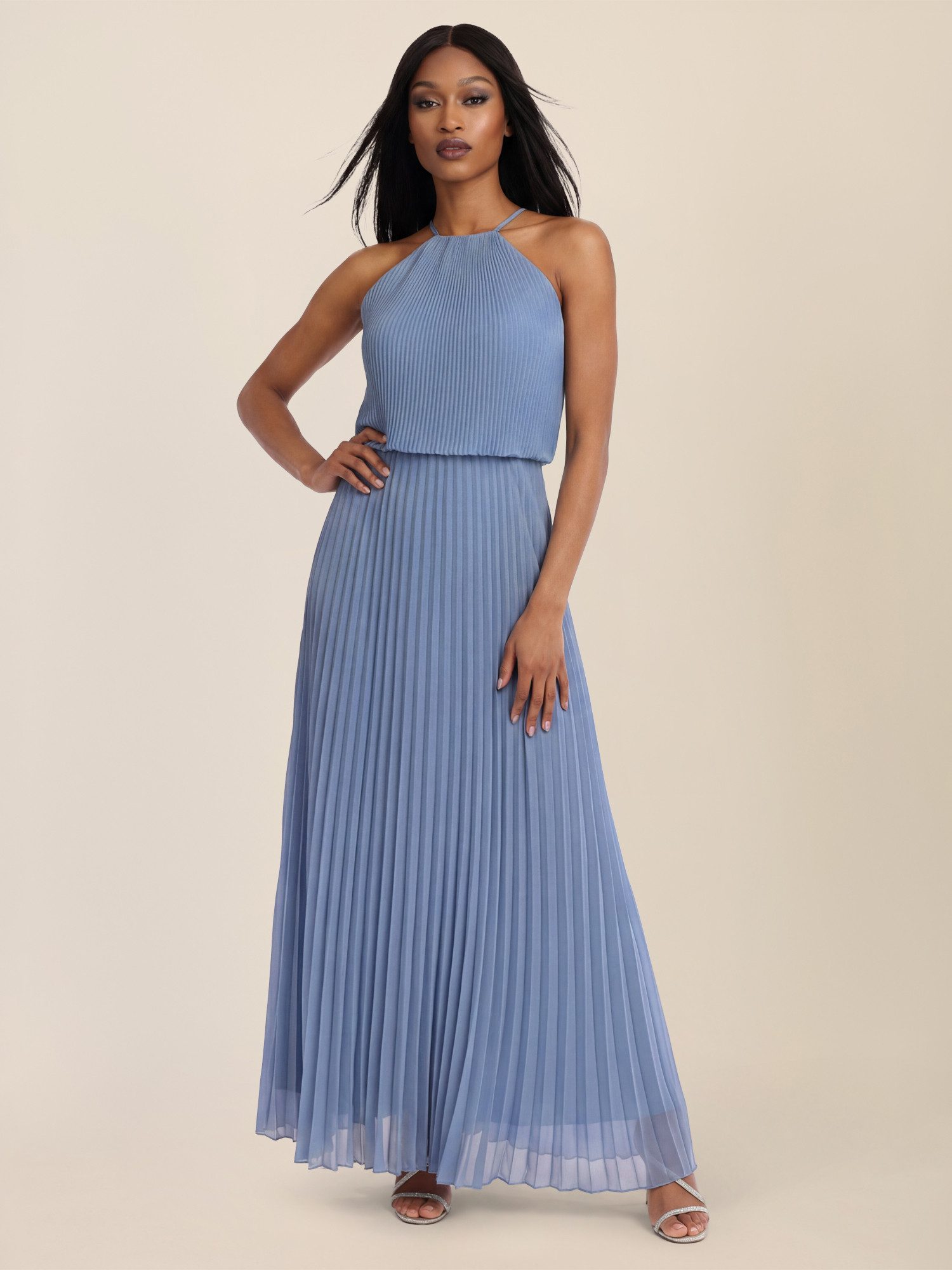 Apart Chiffonkleid mit Neckholder