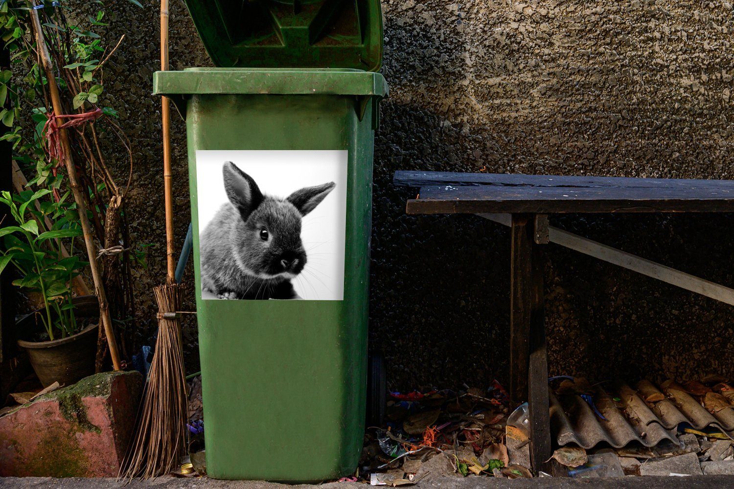 und schwarz (1 Wandsticker weiß St), Abfalbehälter eines Mülleimer-aufkleber, Mülltonne, Porträt Kaninchens MuchoWow - Container, Sticker,