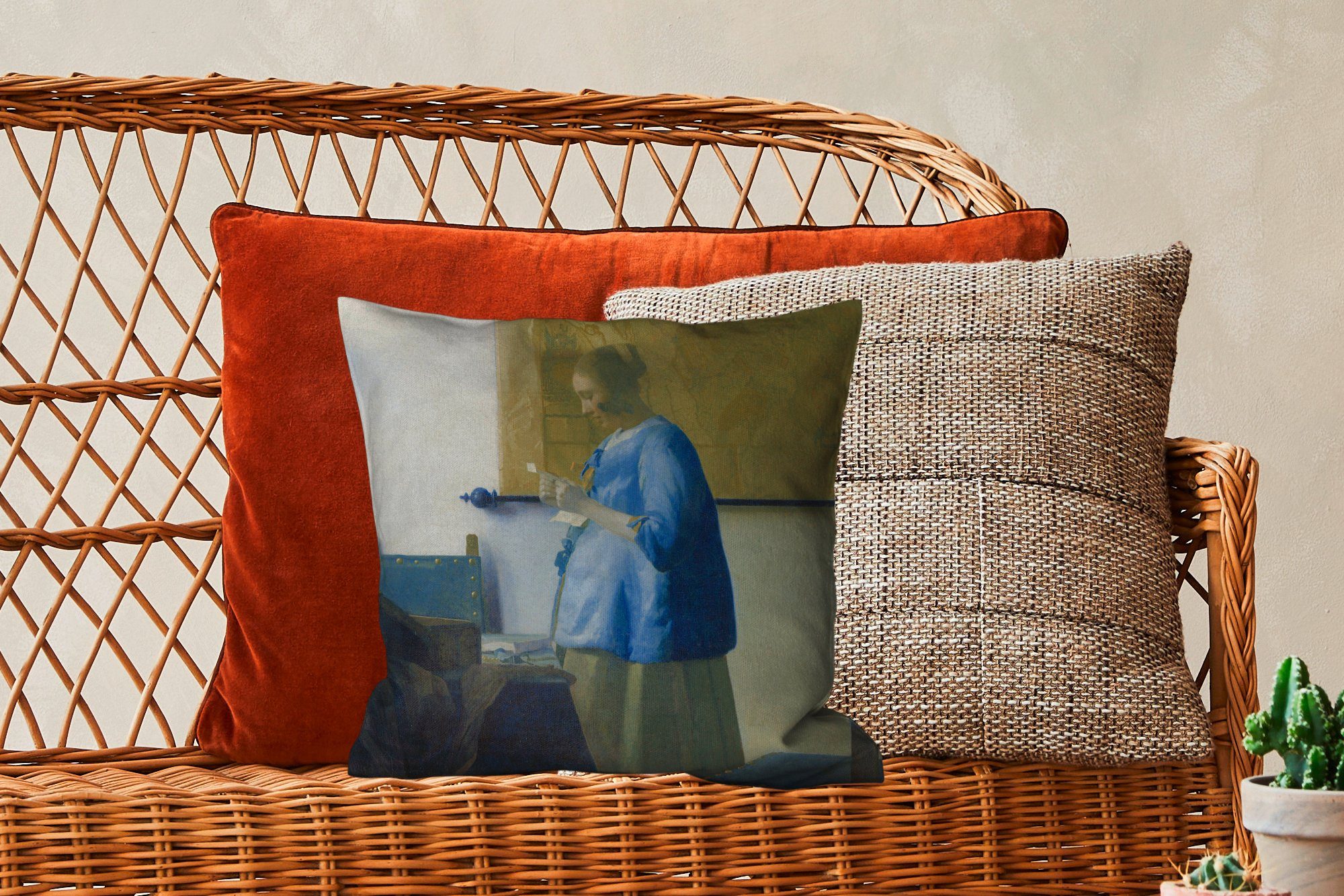 in Wohzimmer, Vermeer, einen MuchoWow Sofakissen Füllung für mit Zierkissen Brief Deko, - Blau Dekokissen liest Frau Johannes Schlafzimmer,