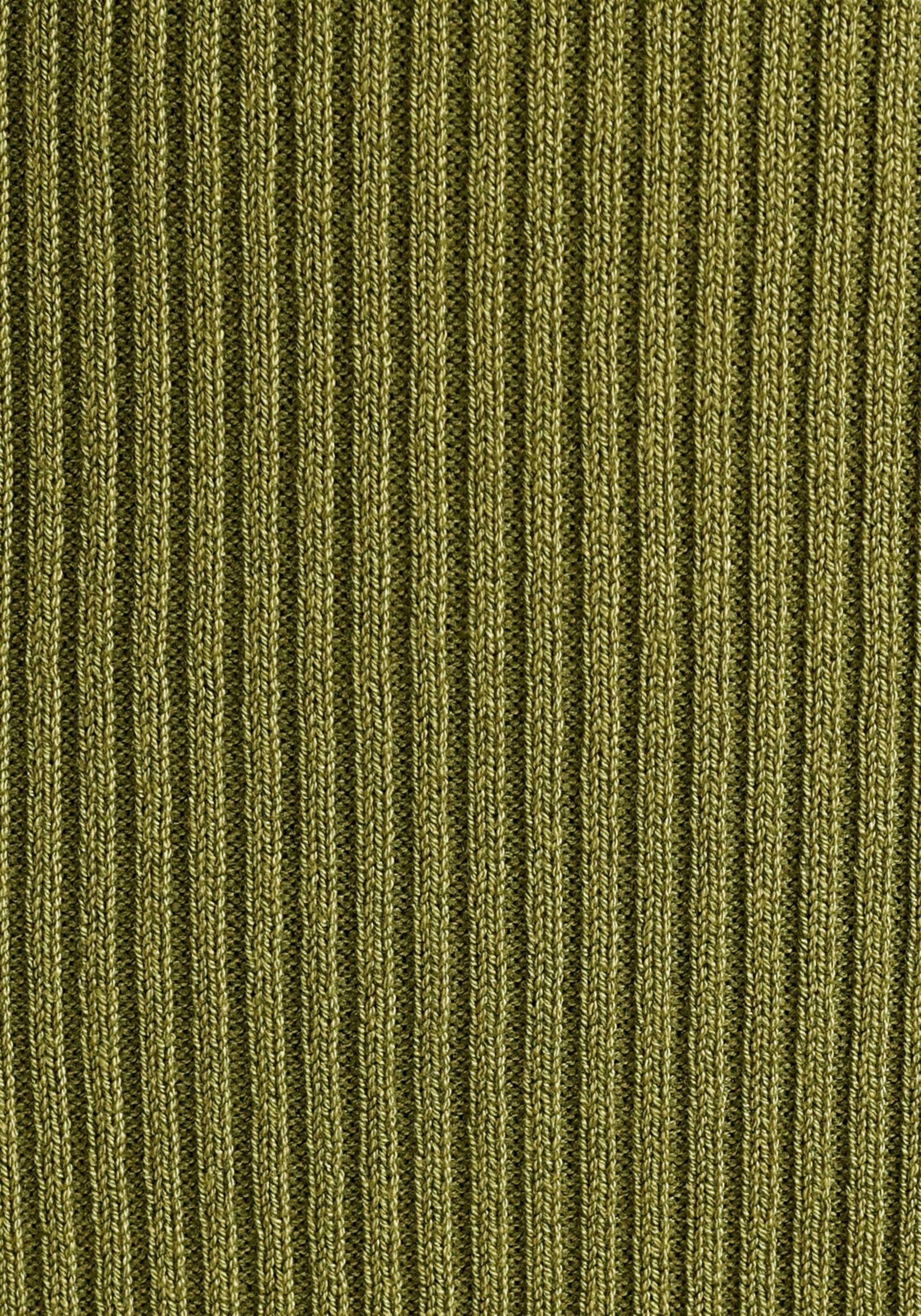 Melrose Strickkleid in Midi-Länge mit femininen Cut-Outs und seitlichem Schlitz