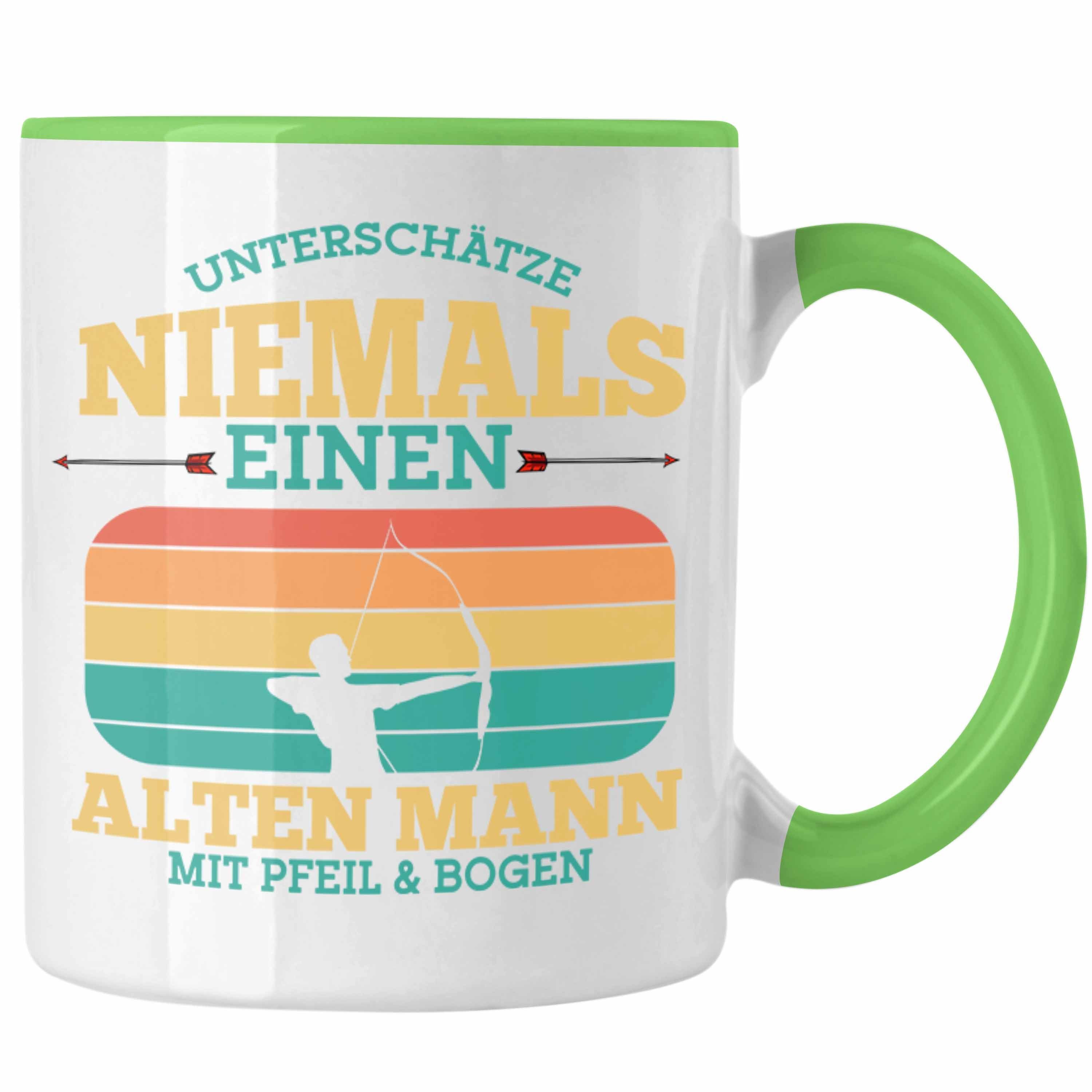 Trendation Tasse Lustige Bogenschütze Tasse Geschenk für Pfeil & Bogen Enthusiasten Grün