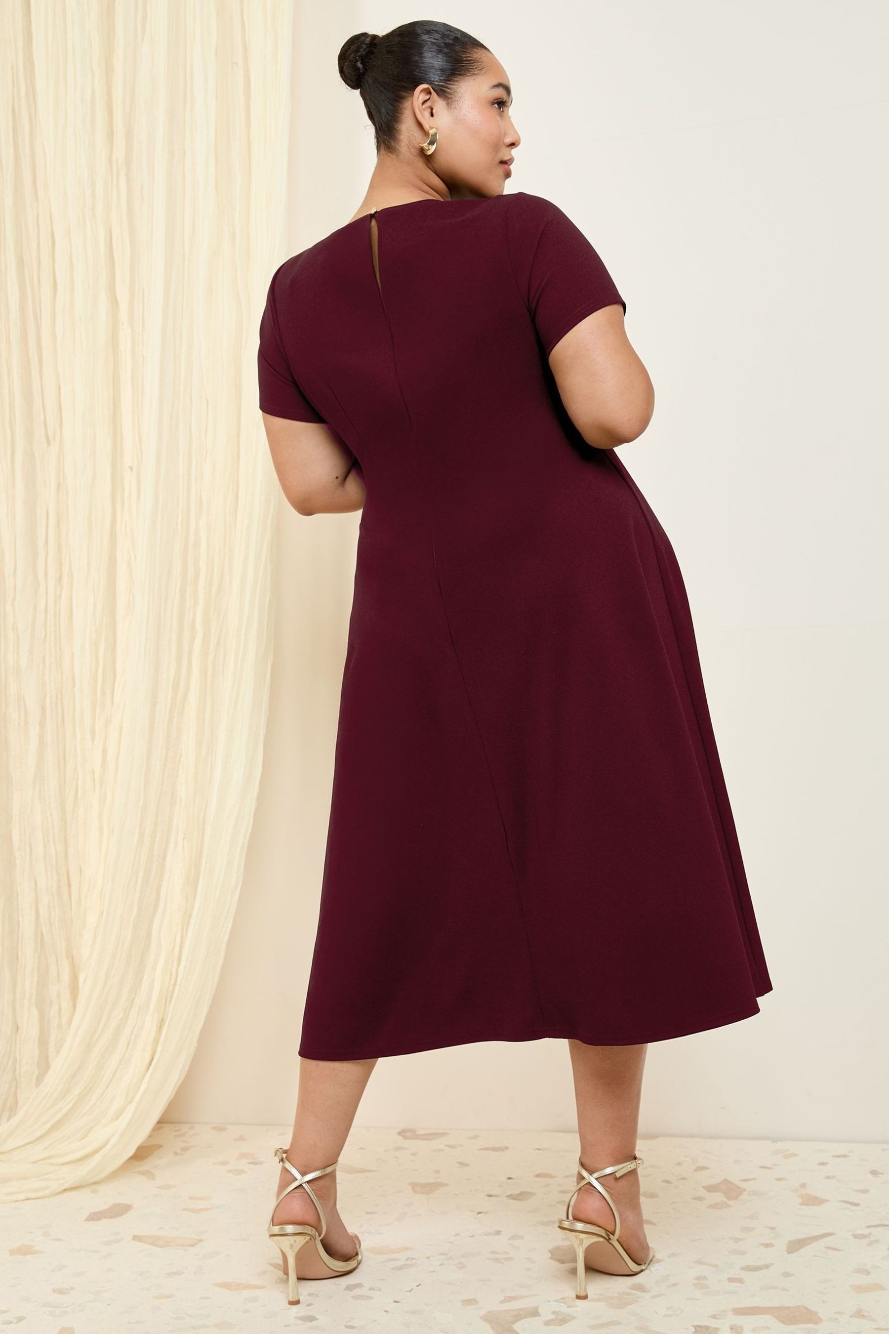 Friends Like These Midikleid Friends Like These tailliertes Midikleid, Curv günstig online kaufen