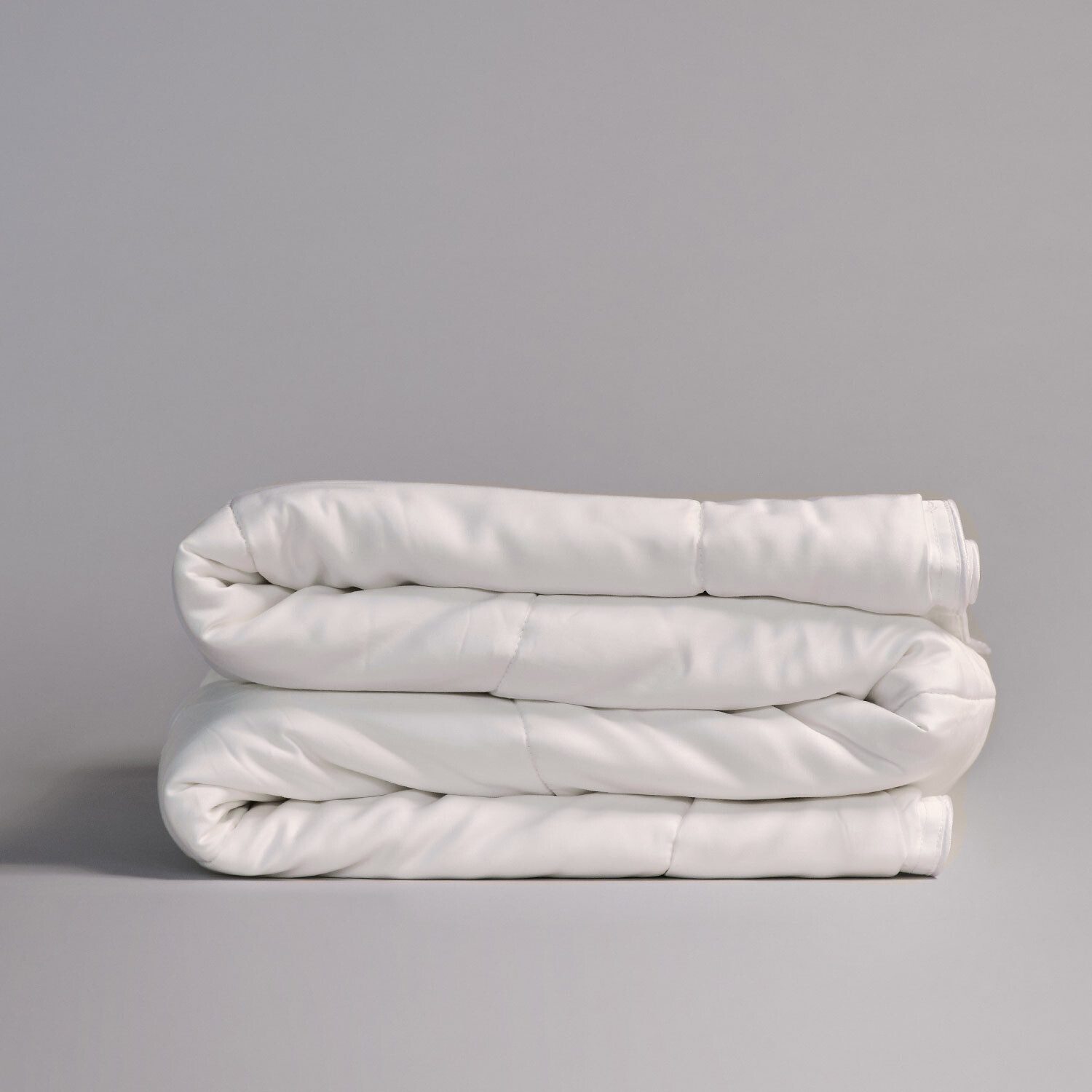 AGA.PIE Kunstfaserbettdecke Bambus Lyocell Ganzjahresbettdecke, Füllung: 100% Bambus Lyocell, in 135x200 cm, allergikerfreundlich, für Sommer oder Winter, Weiß