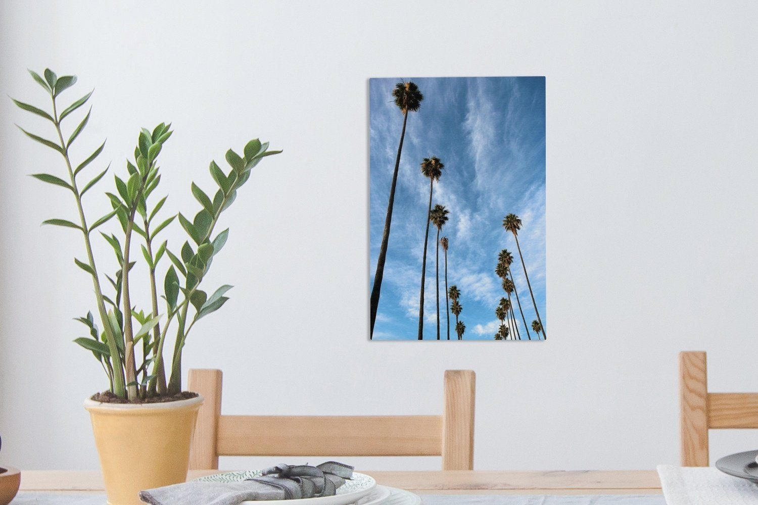 Die inkl. Palmenreihen blauen bespannt vor OneMillionCanvasses® Leinwandbild 20x30 Leinwandbild (1 cm Himmel, dem St), fertig Zackenaufhänger, Gemälde,