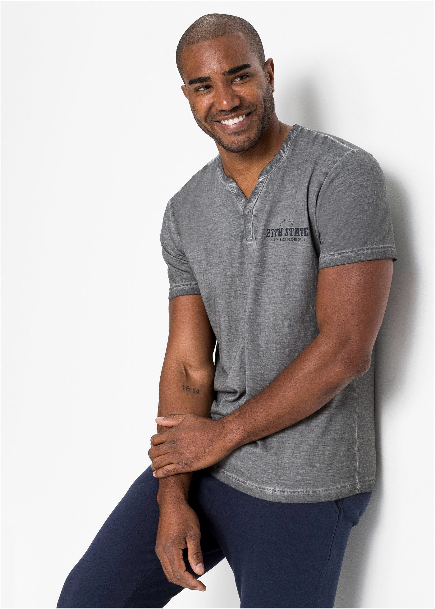 bonprix Henleyshirt Regular fit, Kurzarm, aus Baumwolle, Fade Out Look