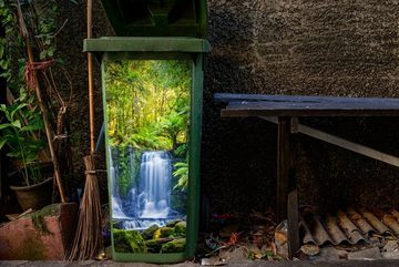 MuchoWow Wandsticker Dschungel - Wasserfall - Australien - Pflanzen - Natur (1 St), Mülleimer-aufkleber, Mülltonne, Sticker, Container, Abfalbehälter