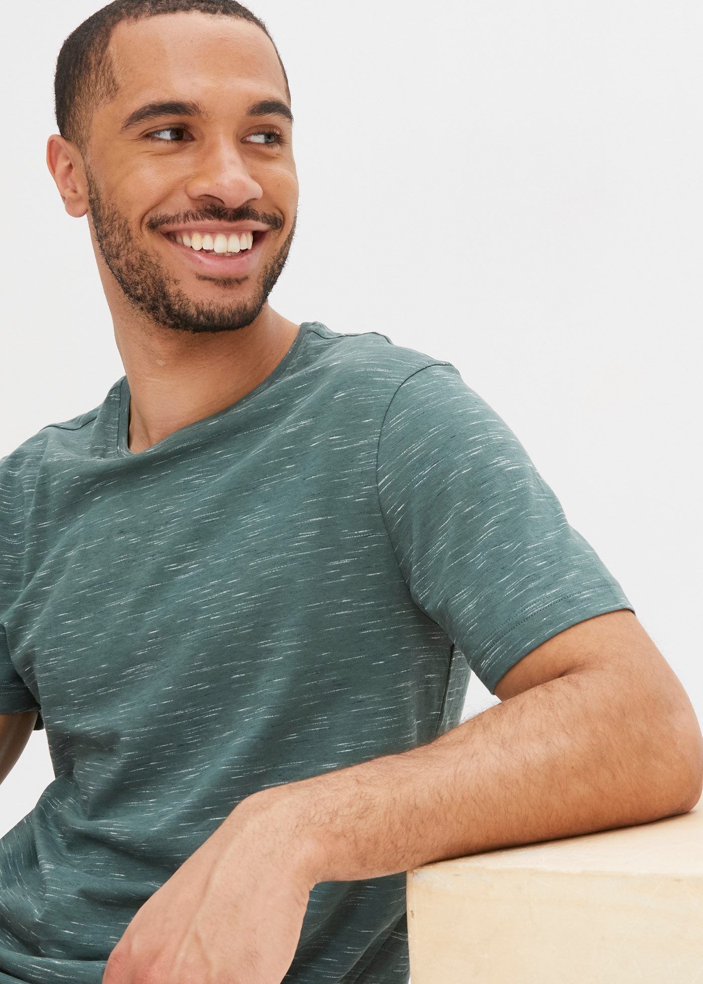 bonprix T-Shirt (1-tlg) lockere Passform, kurze Ärmel, mit Rundhalsausschnitt