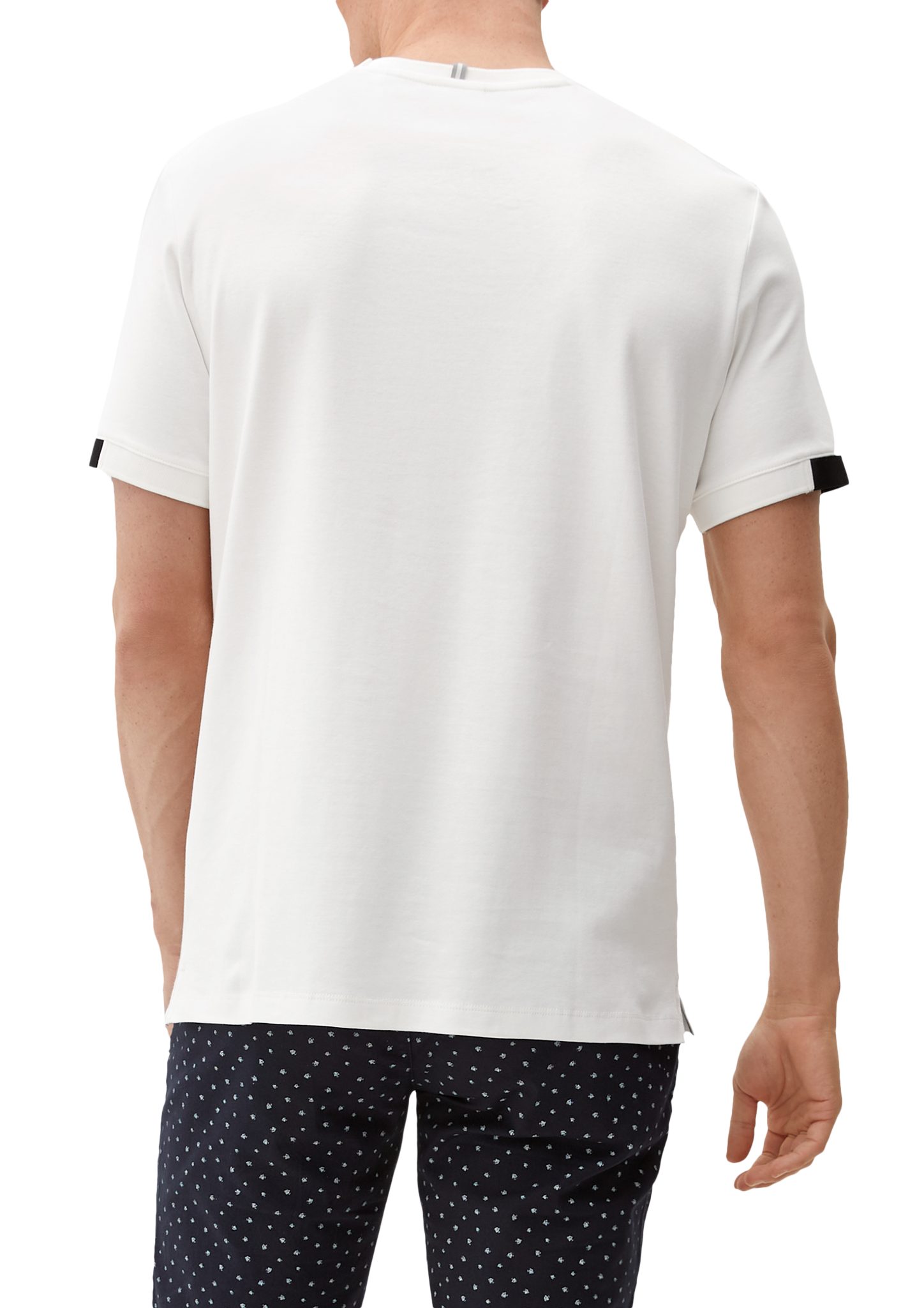mit s.Oliver Labelpatch Label-Patch, weiß Kontrast-Details T-Shirt Kurzarmshirt
