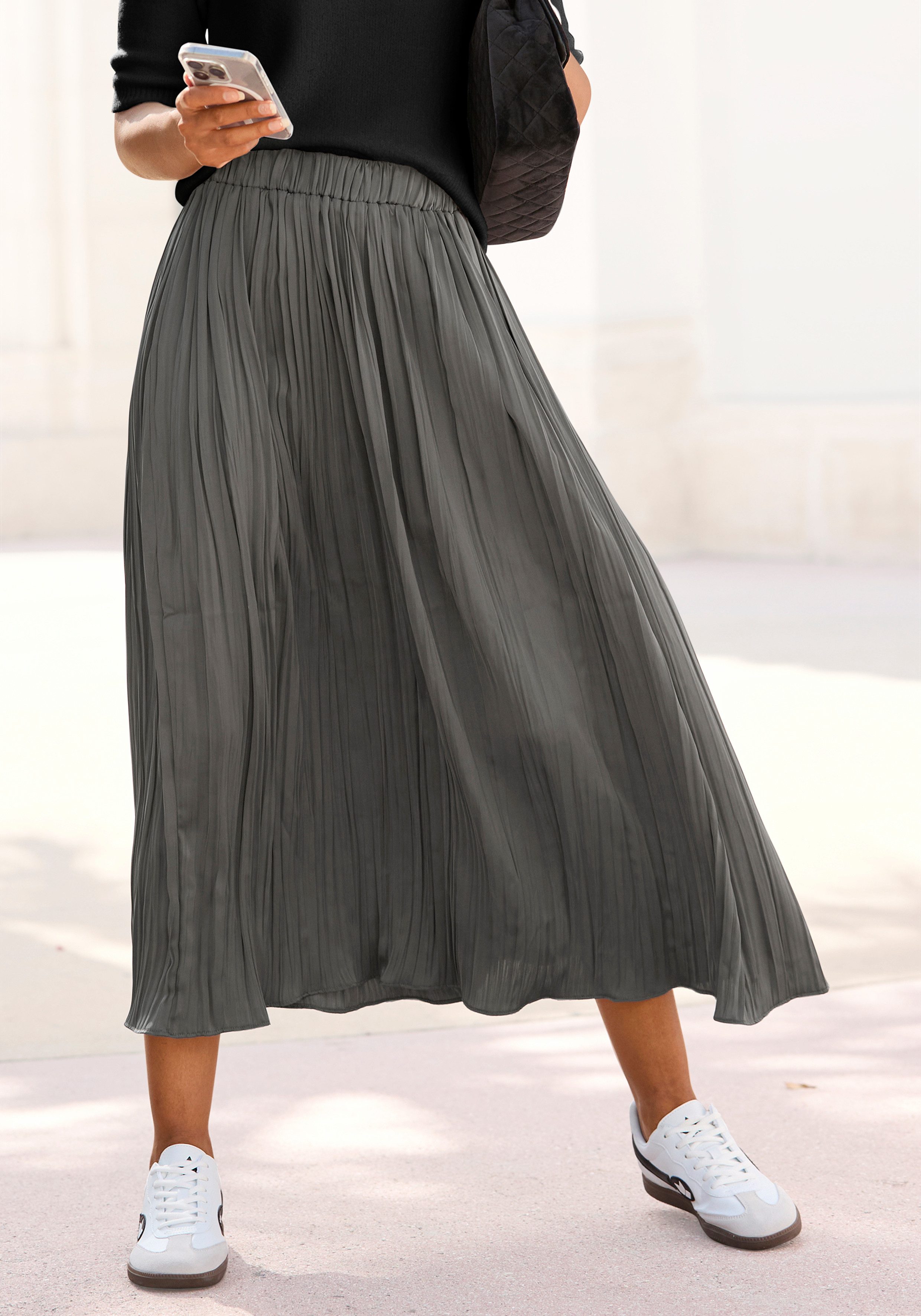 LASCANA Maxirock mit Plisseefalten aus edel glänzender Ware festlicher Faltenrock, Plisseerock in Midilänge, eleganter Satinrock