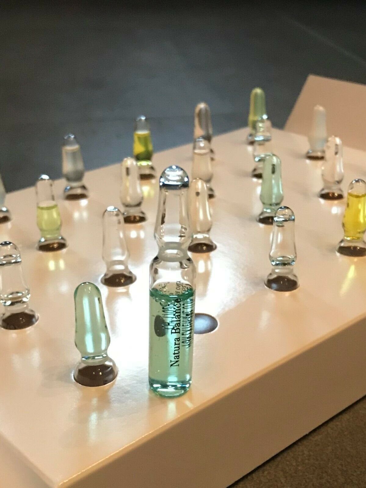 Natura Balance Gesichtspflege 24 Ampullen 8 Sorten Hyaluron Serum 2ml Kollagen Retinol Gesicht Set, 24-tlg.