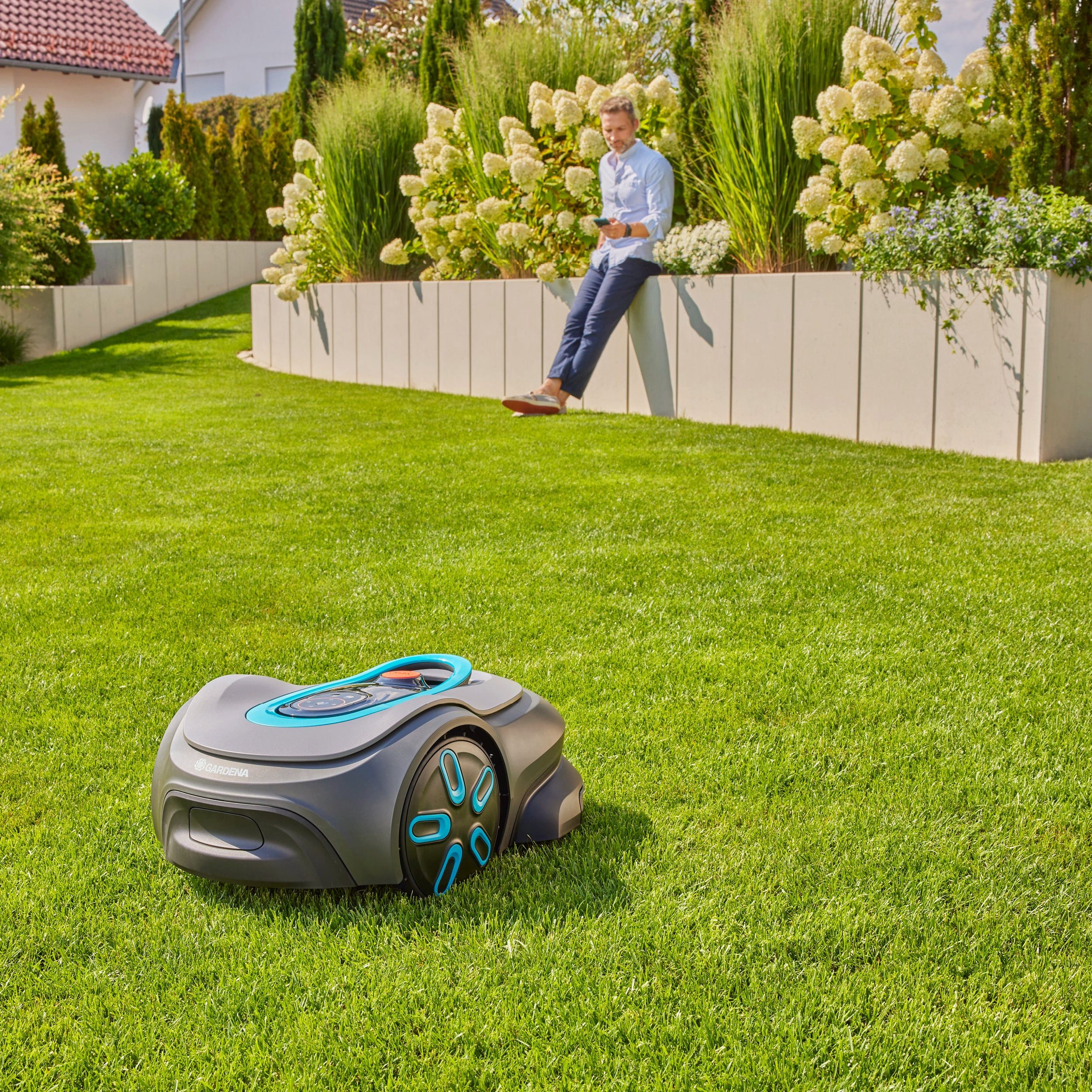 GARDENA smart SILENO max robotic lawnmower, for lawns up to 800 m², including 150 m boundary wire