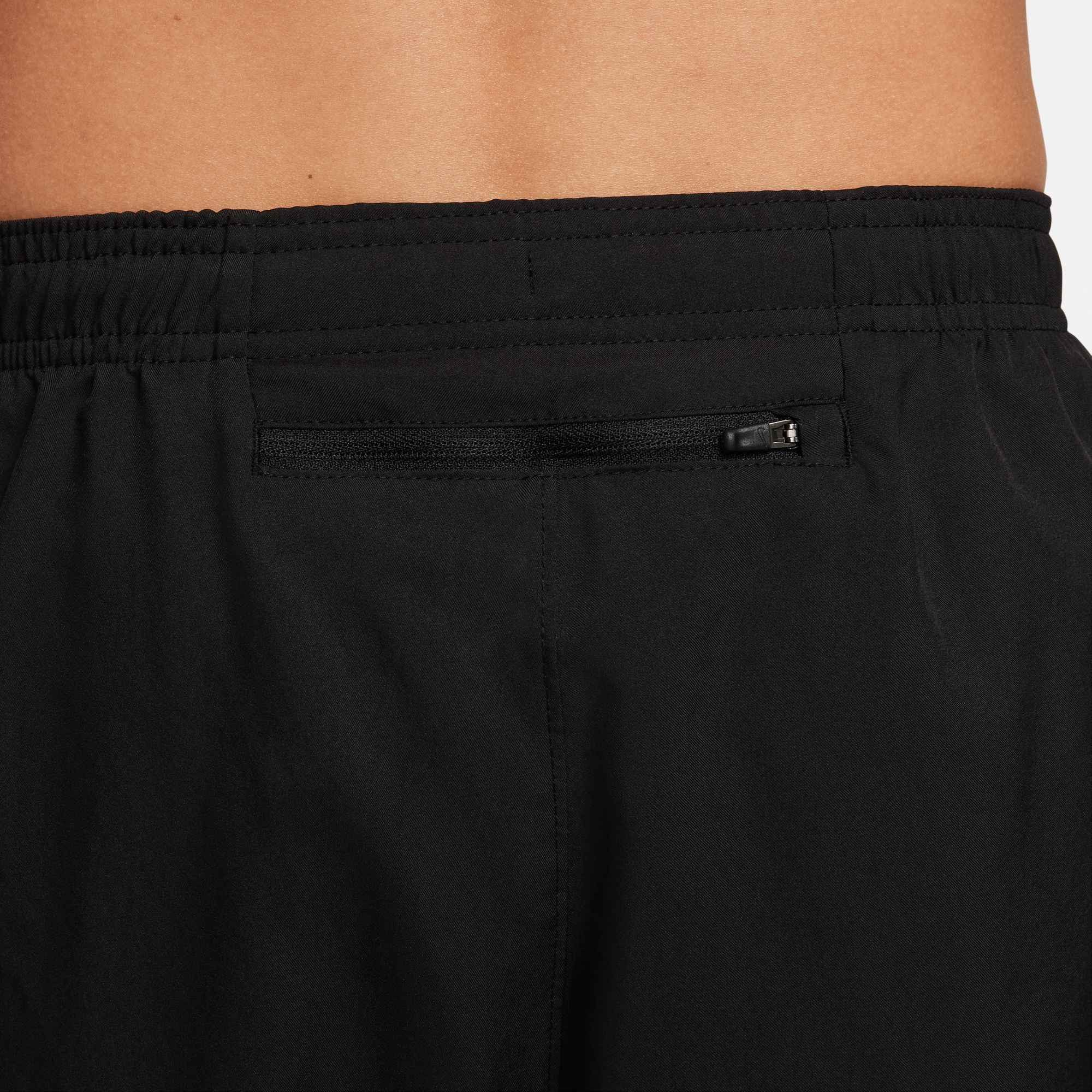 Nike Laufhose M NK DF CHALLENGR WVN PANT leichtes Material, atmungsaktiv, mit Bündchen und Reißverschluss