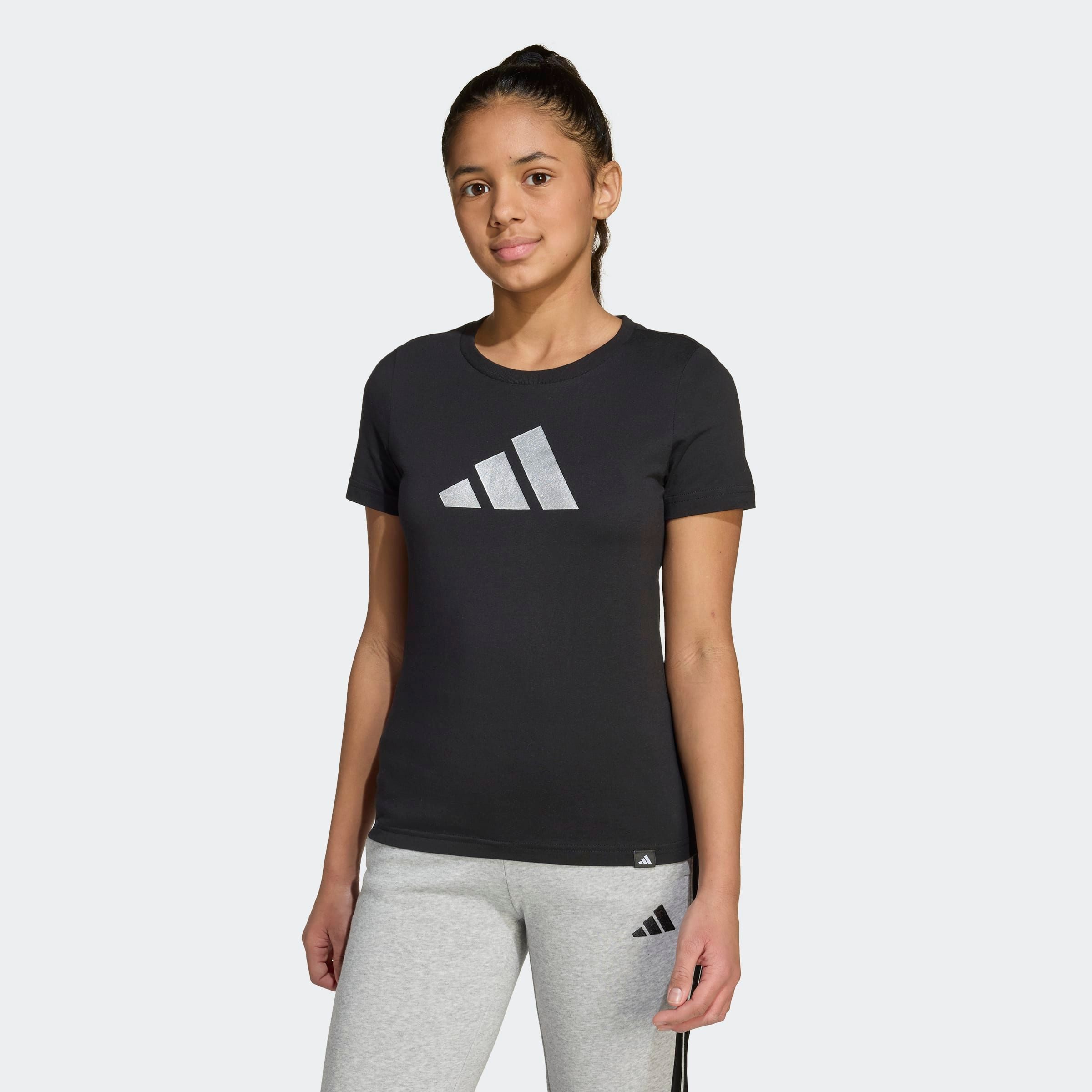 adidas Sportswear T-Shirt EVERYDAY GRAPHIC FÜR KINDER für Kinder und Teens, mit normaler Schnittform, aus Baumwolle