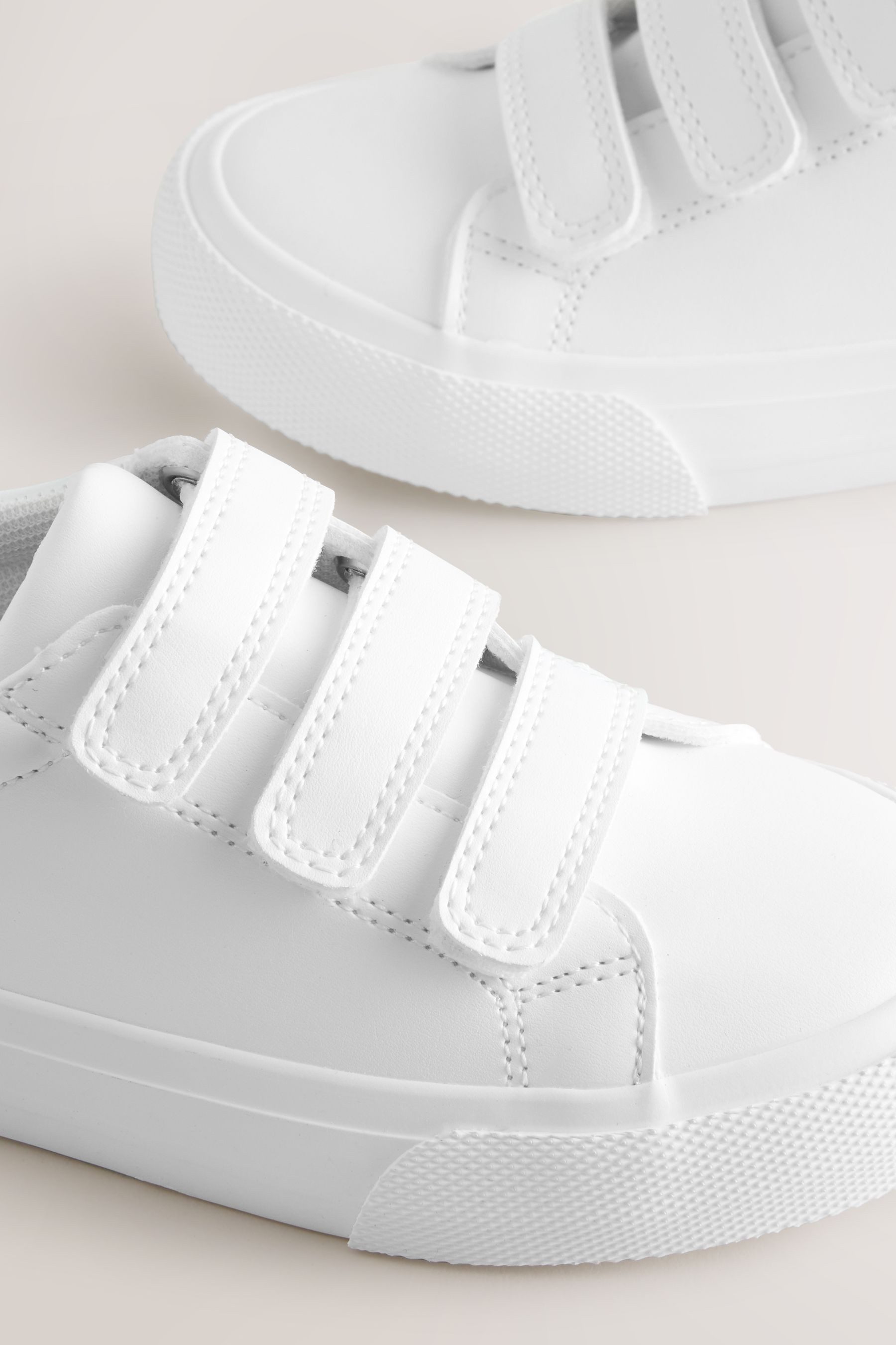 Next Lässig-elegante Sneaker, weite Passform Sneaker (1-tlg)