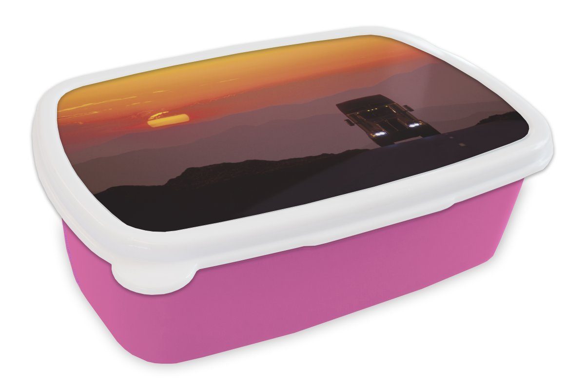 MuchoWow Lunchbox Sonnenuntergang für (2-tlg), Kinder, rosa Kunststoff, hinter Brotdose Erwachsene, Lastwagen, dem Mädchen, Kunststoff Snackbox, Brotbox