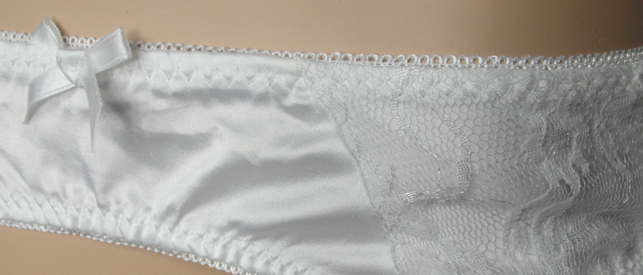 Einkaufszauber Strapsgürtel Phantastischer Strapsgürtel Satin in weiß - mit Spitzeneinlage, Satin mit Spitze