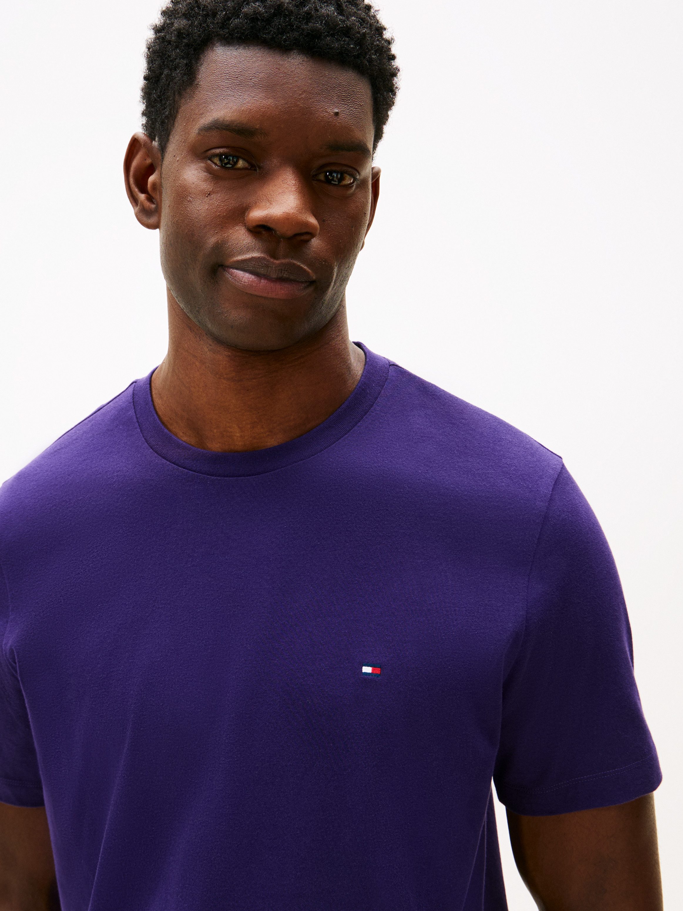 Tommy Hilfiger T-Shirt ESSENTIAL REG FIT SOLID TEE mit Stickerei und Rundha günstig online kaufen