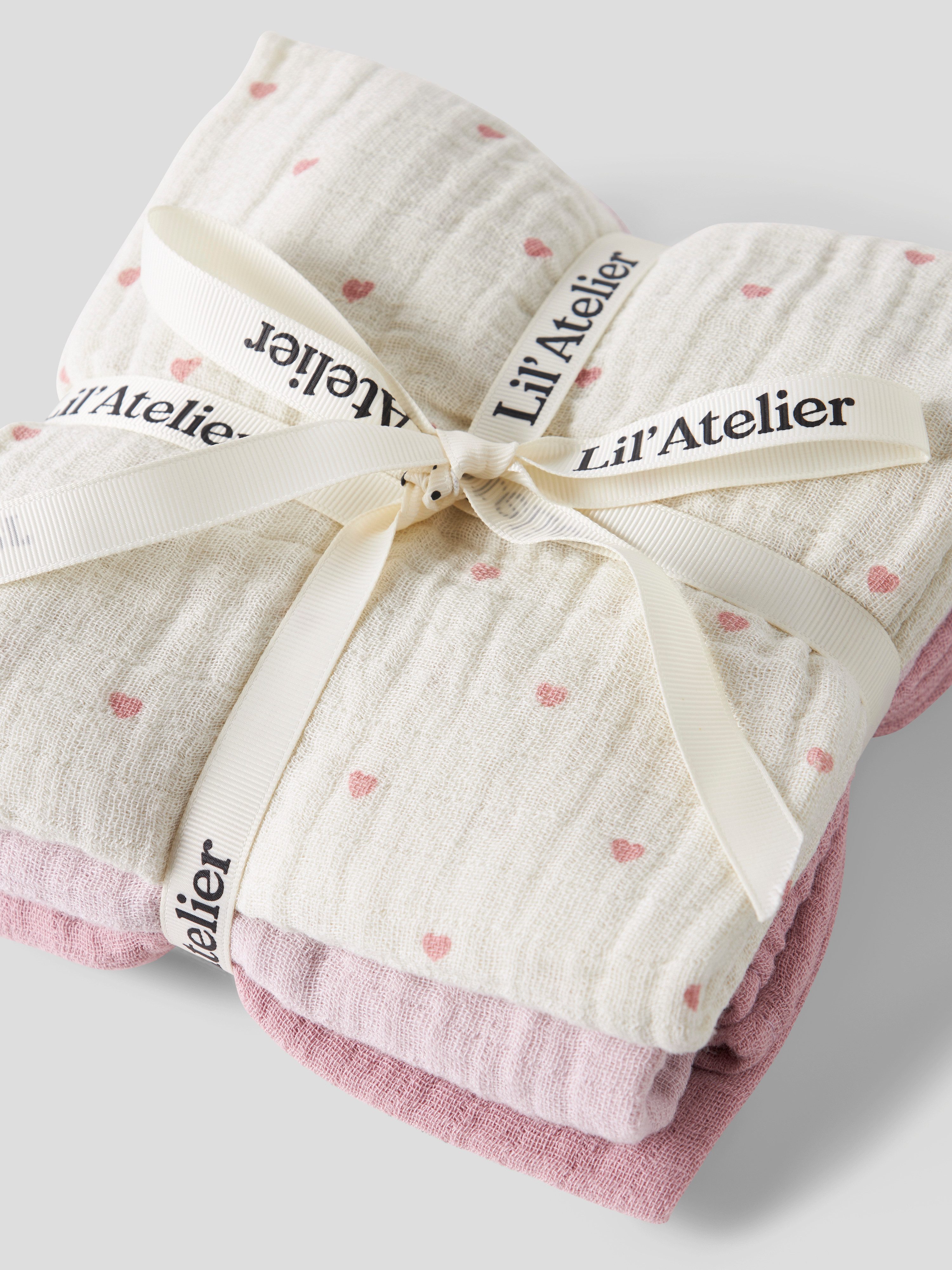 Lil' Atelier Multifunktionstuch NBNISLEYS 3PACK NAPPIES LIL NOOS, (Packung, 3-St), aus Baumwolle, bequeme Passform, mit Blumenmuster und Uni-Look – Bild 4 von 4