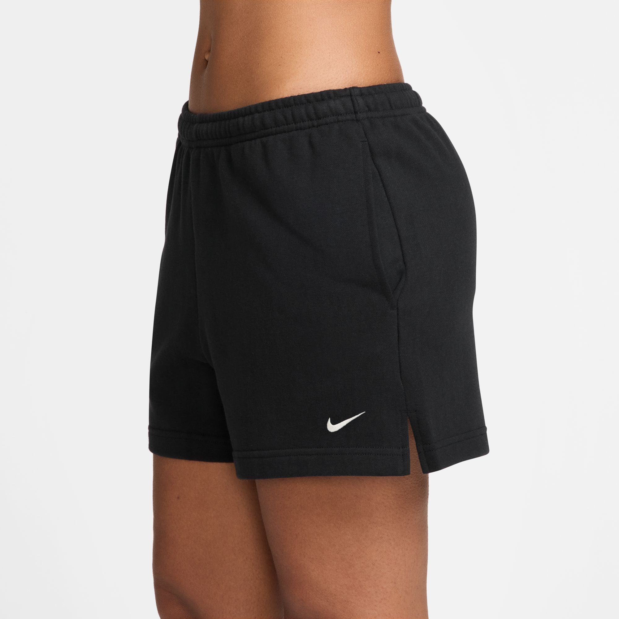 Nike Sportswear Shorts W NK STDO FLC LW MR STD 4 SHRT mit sportlichem Stil, aus Baumwolle und Polyester, lässiger Schnitt