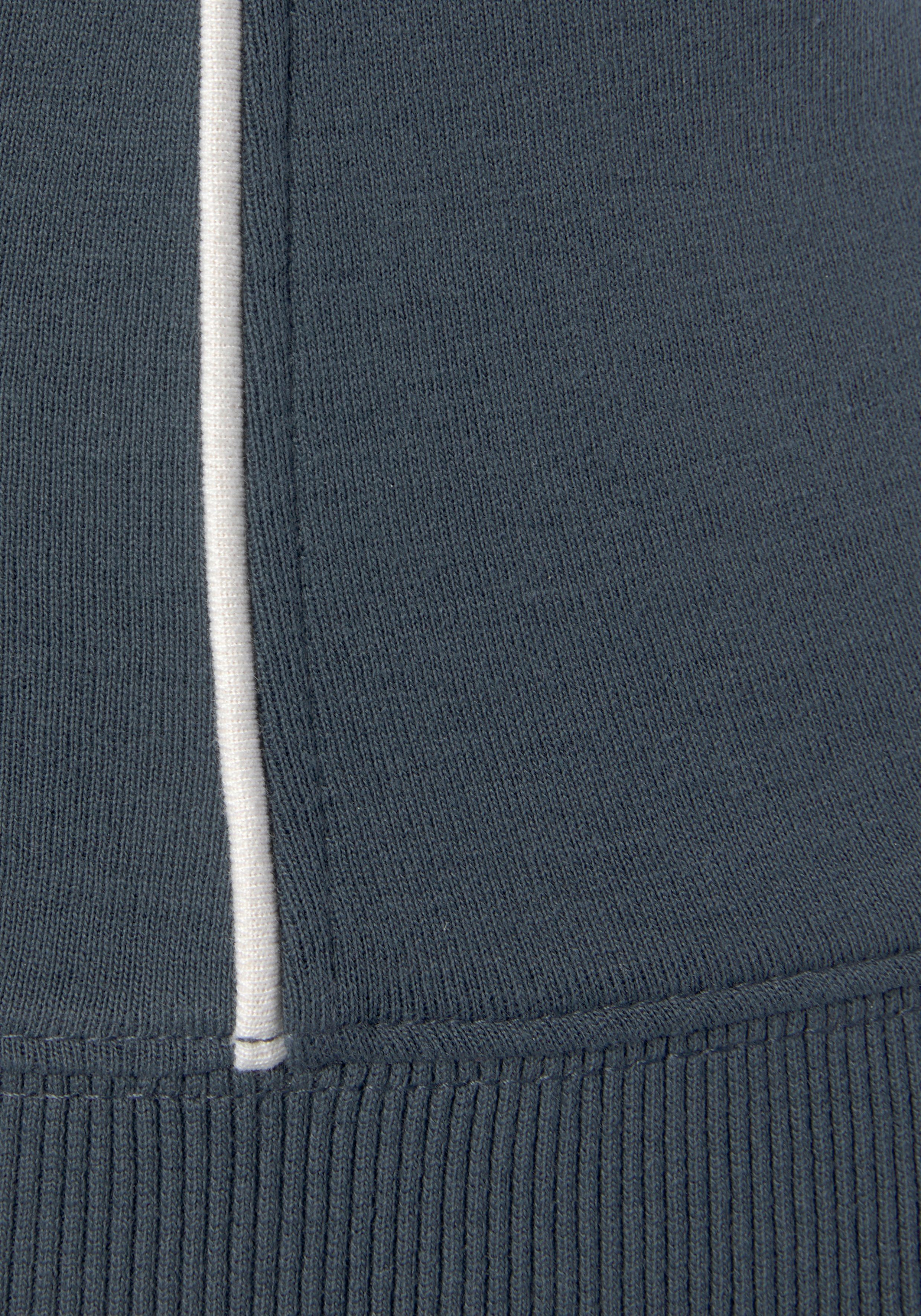 H.I.S Kapuzensweatjacke mit seitlichem Piping und kleiner Markenstickerei, Loungewear