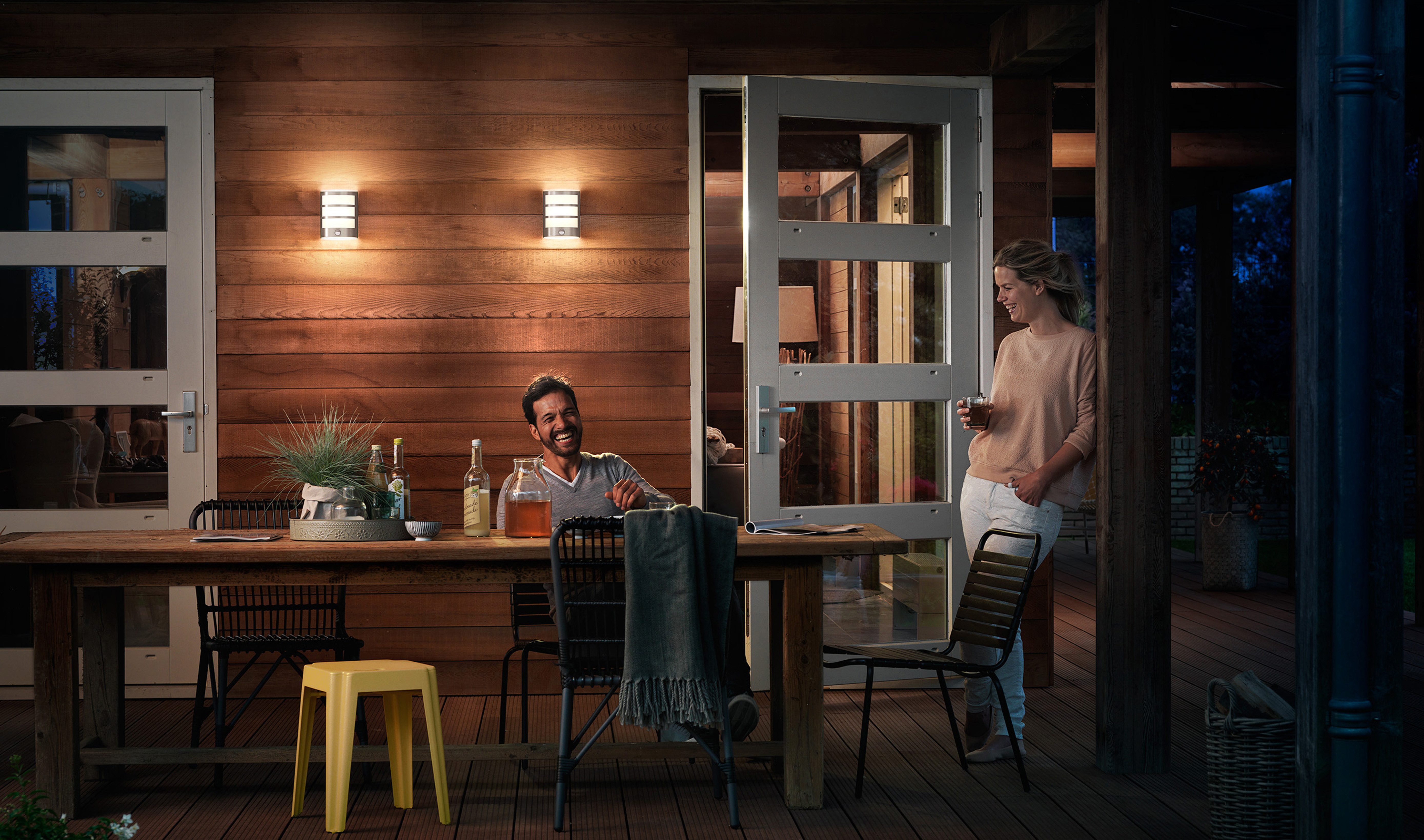 Philips LED Außen-Wandleuchte Outdoor Ultra-Efficient Python 3.8W, 2700 Kelvin, Edelstahl, Abschaltautomatik, Bewegungsmelder, LED fest integriert, Warmweiß